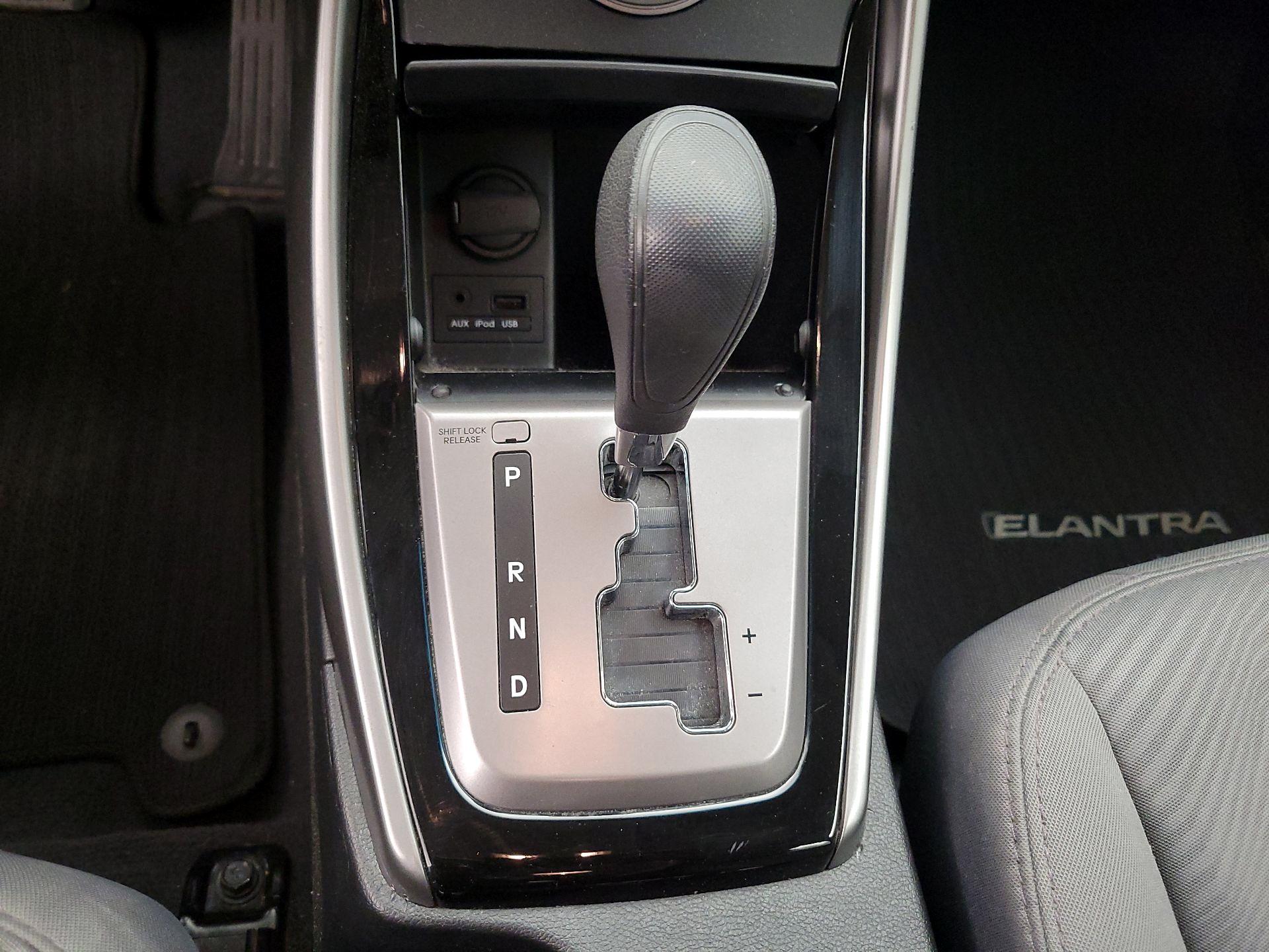 Thumbnail: 2013 Hyundai Elantra - 16