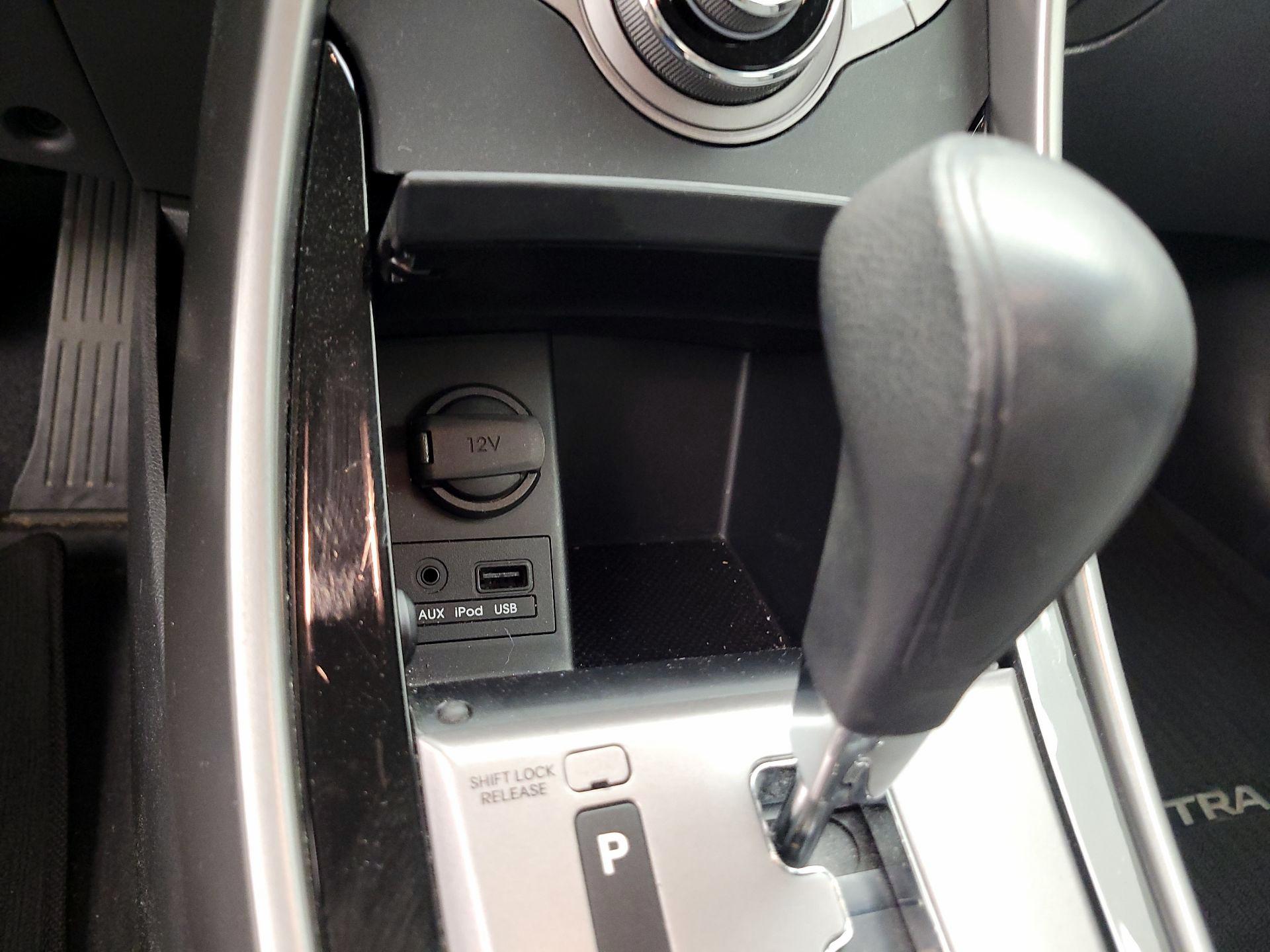 Thumbnail: 2013 Hyundai Elantra - 17