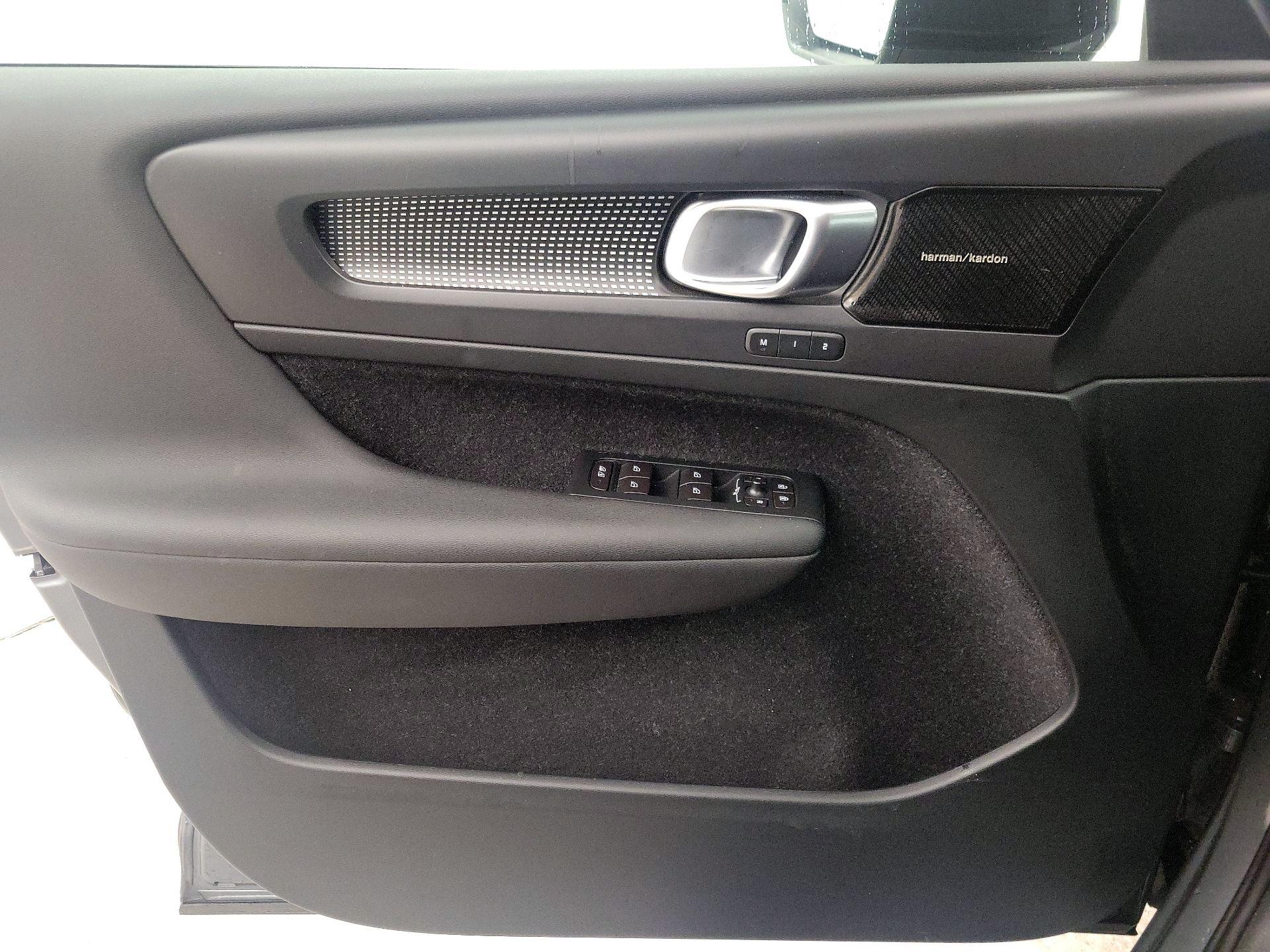Thumbnail: 2019 Volvo XC40 - 12