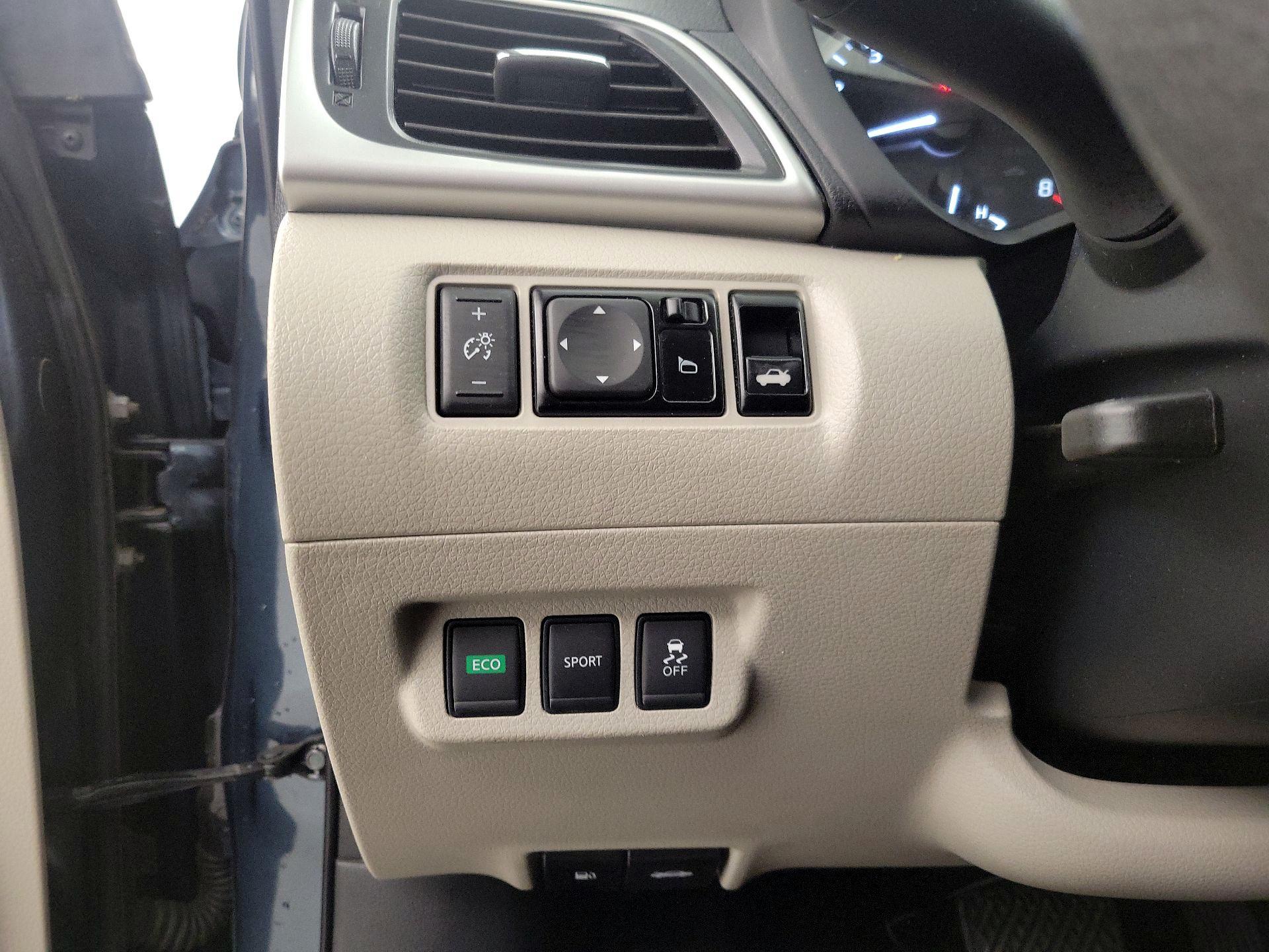 Thumbnail: 2016 Nissan Sentra - 13