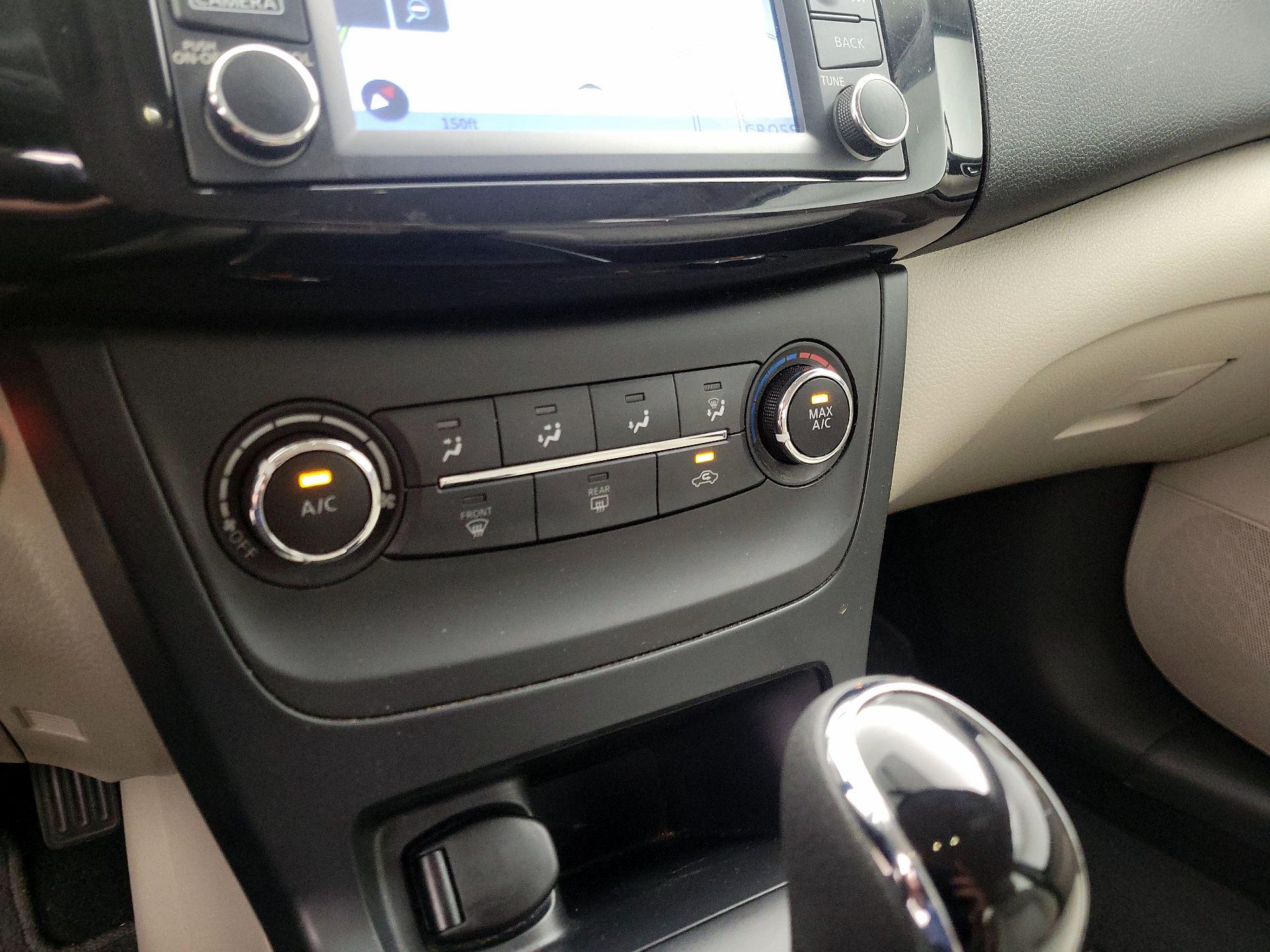 Thumbnail: 2016 Nissan Sentra - 16