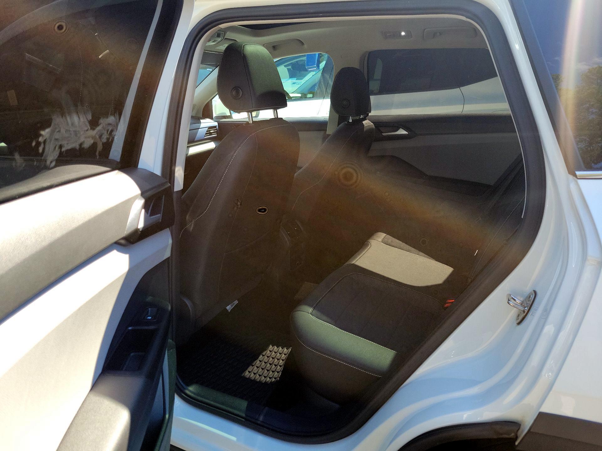 Thumbnail: 2023 Volkswagen Taos - 20