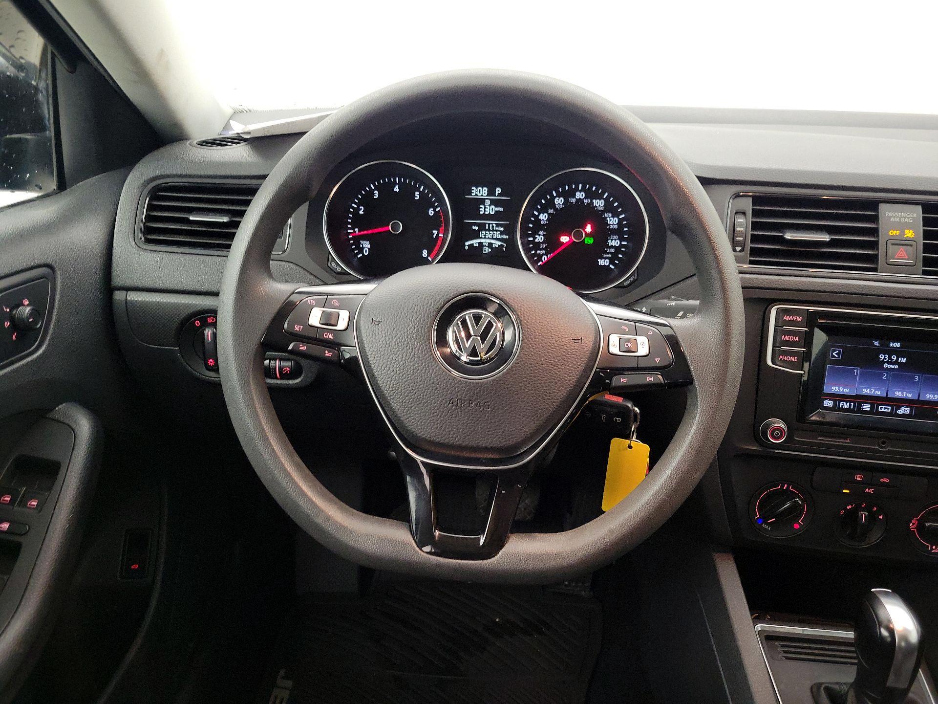 Thumbnail: 2016 Volkswagen Jetta - 10