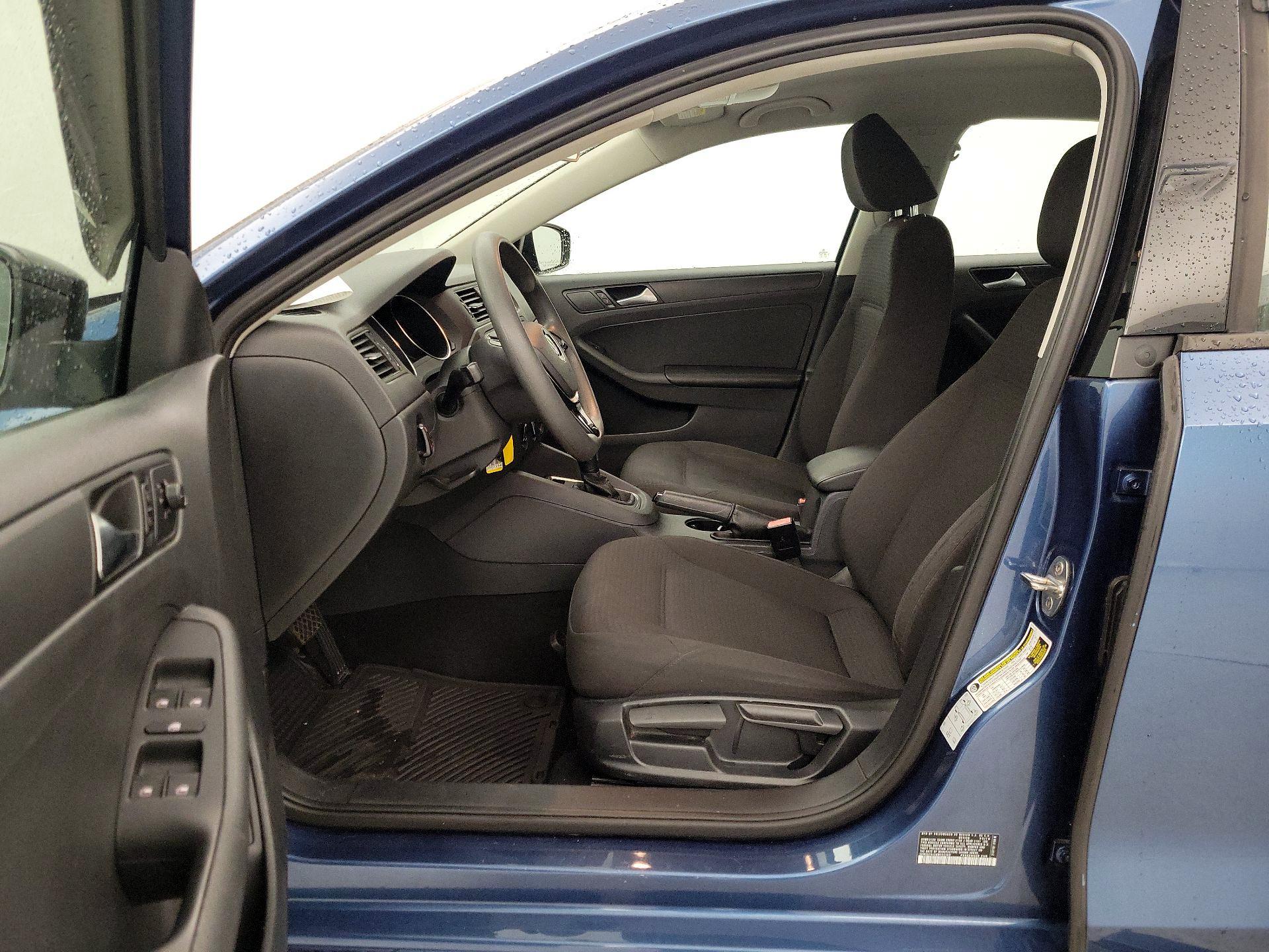 Thumbnail: 2016 Volkswagen Jetta - 11