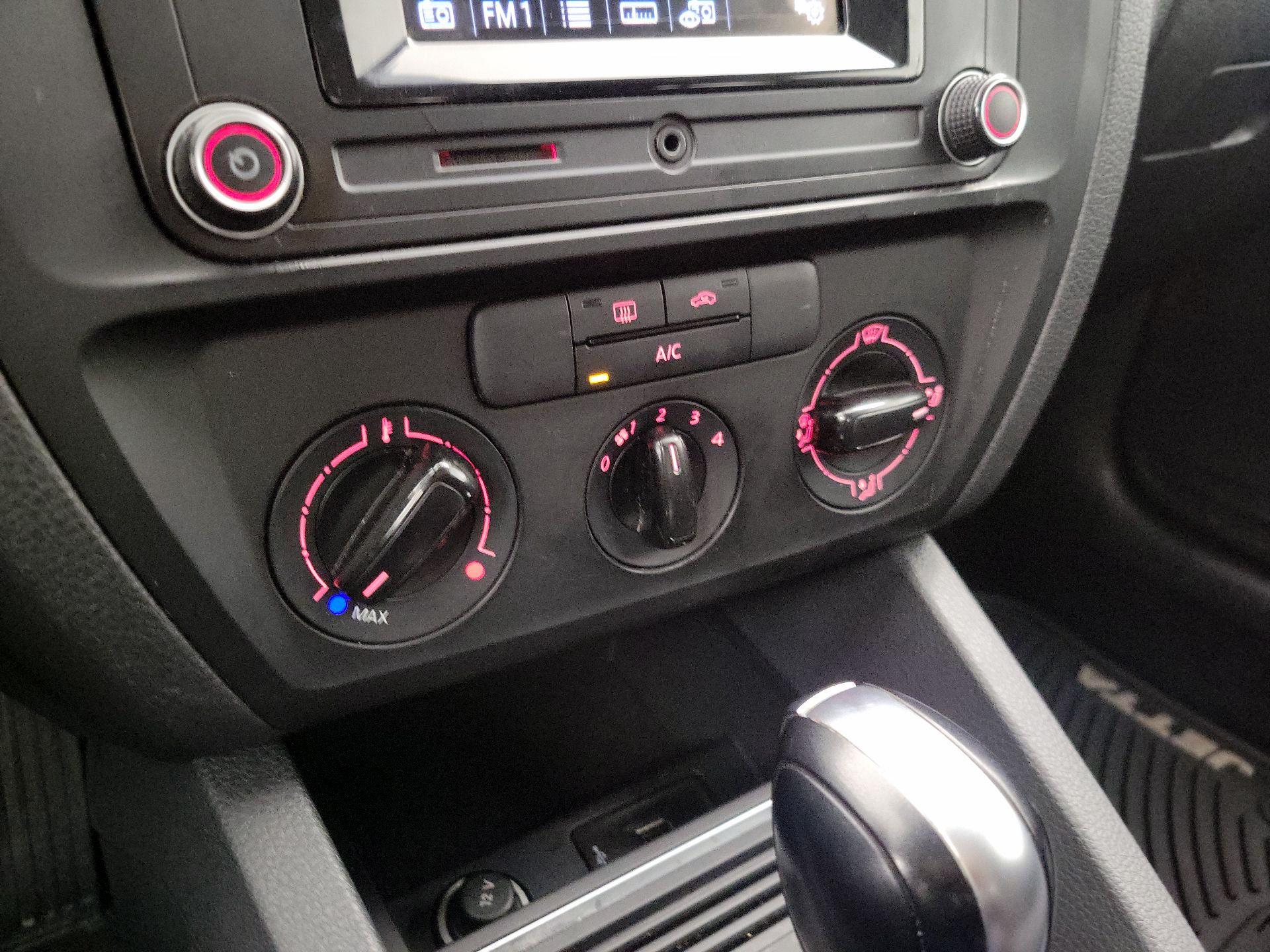 Thumbnail: 2016 Volkswagen Jetta - 15