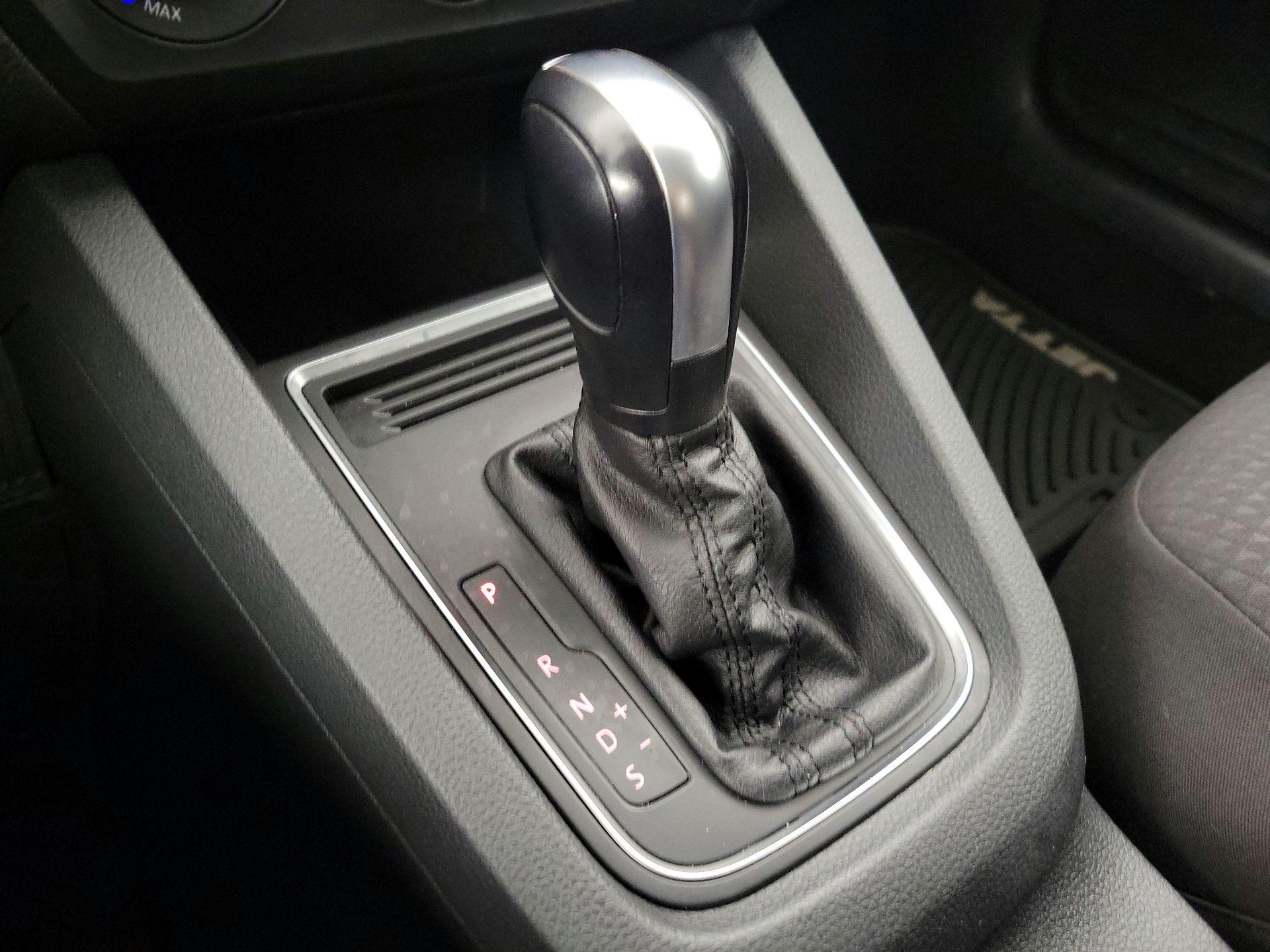 Thumbnail: 2016 Volkswagen Jetta - 16