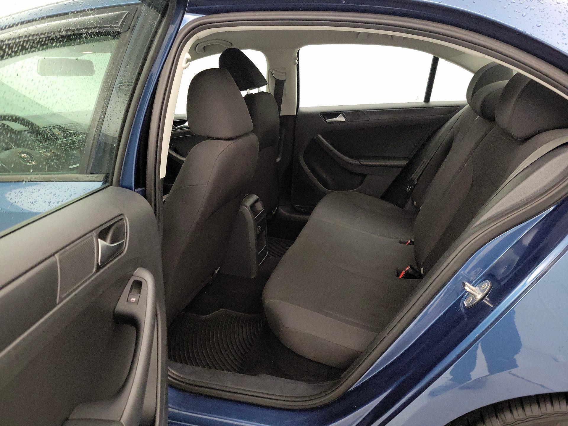 Thumbnail: 2016 Volkswagen Jetta - 18