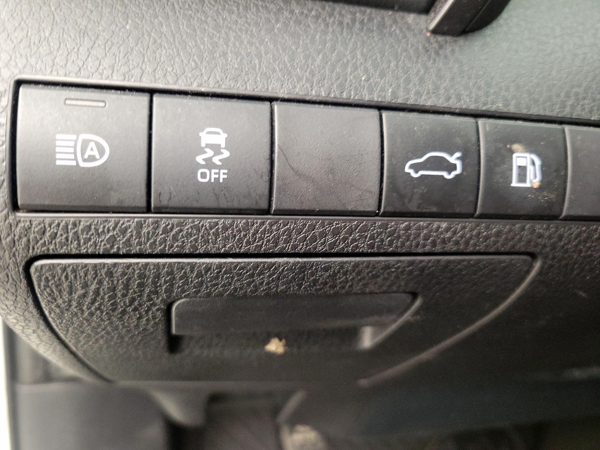 Thumbnail: 2018 Toyota Camry - 13