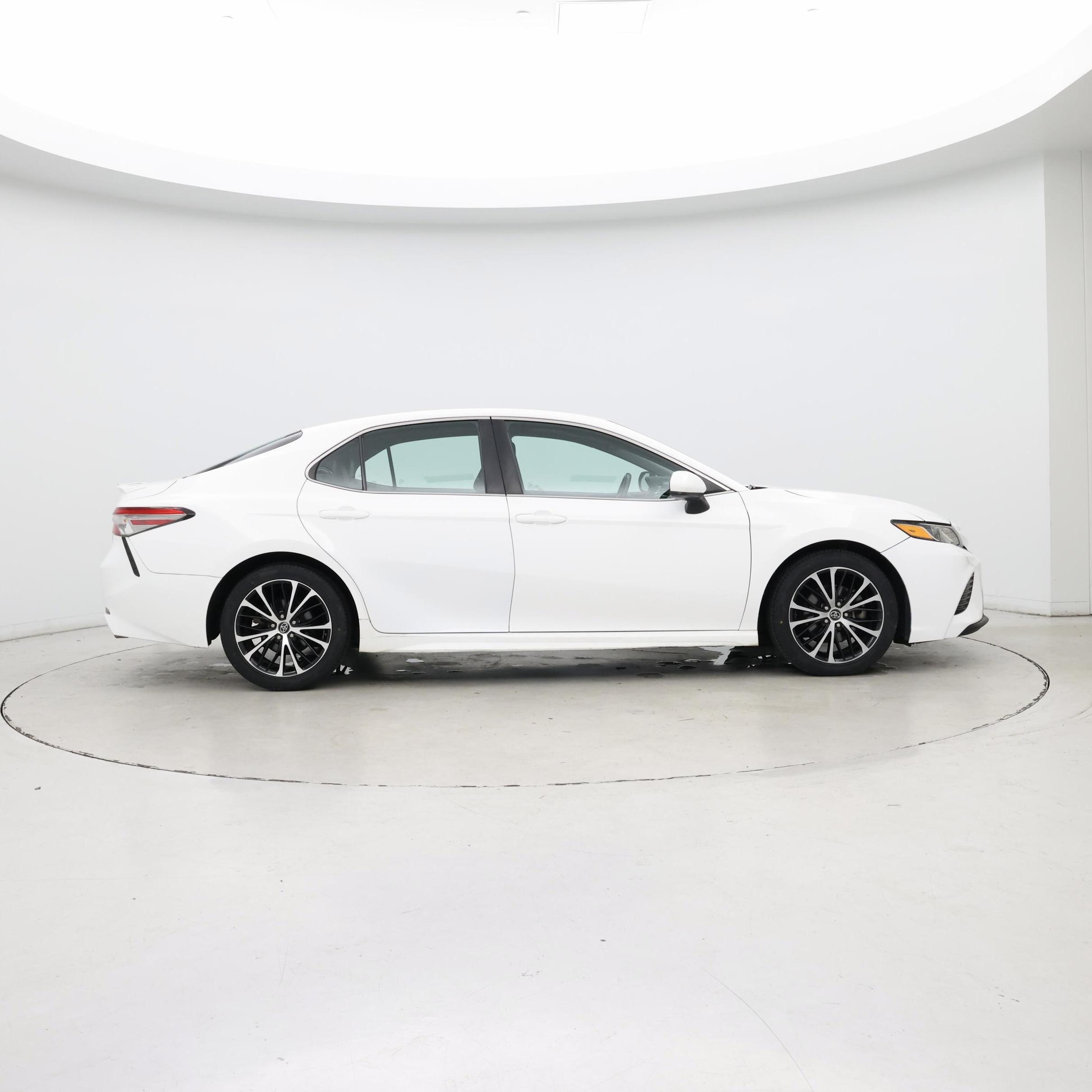 Thumbnail: 2018 Toyota Camry - 7