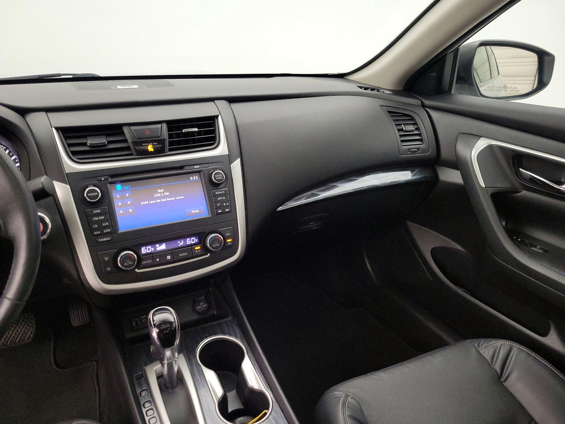 Thumbnail: 2016 Nissan Altima - 9