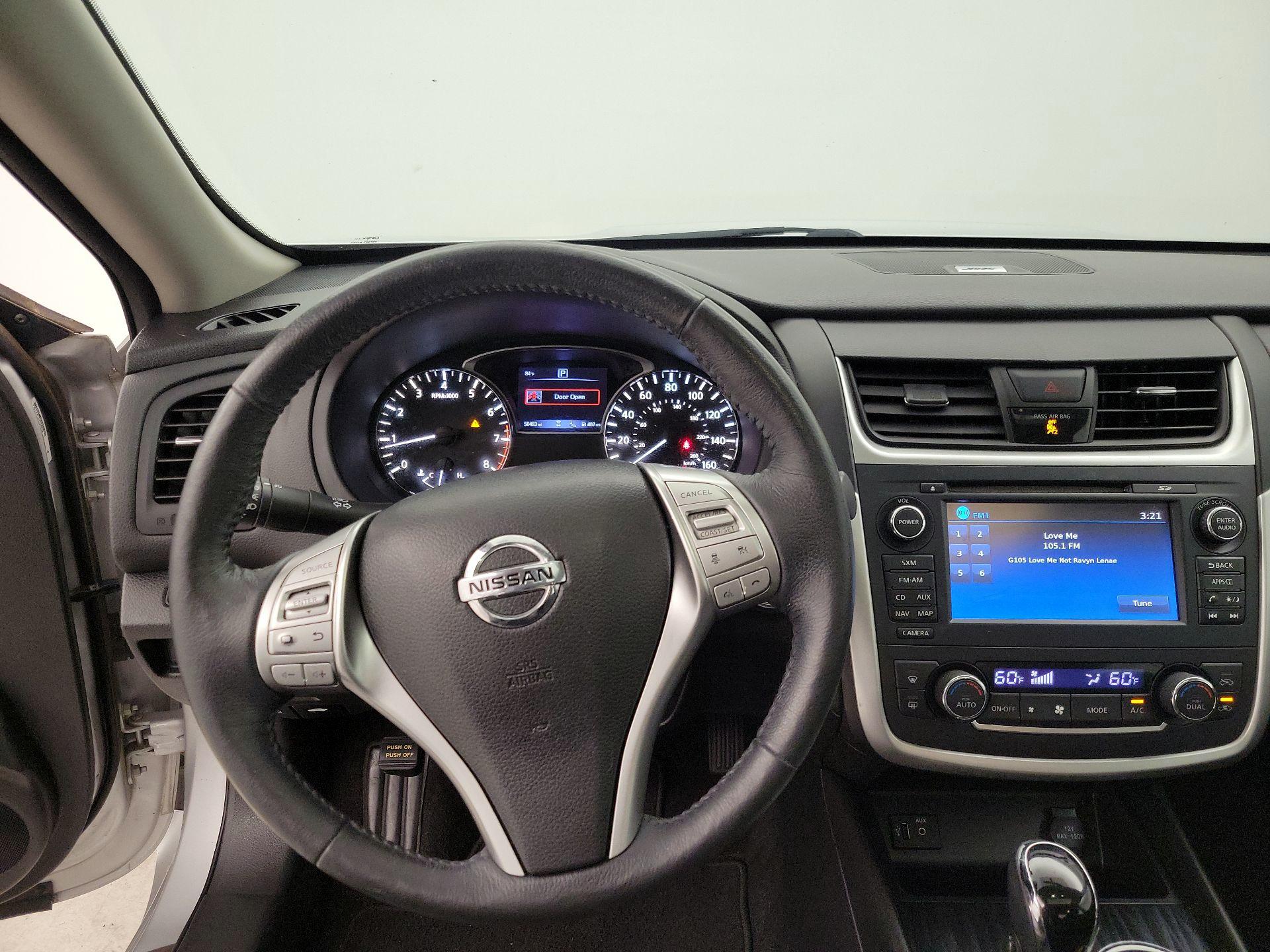 Thumbnail: 2016 Nissan Altima - 10