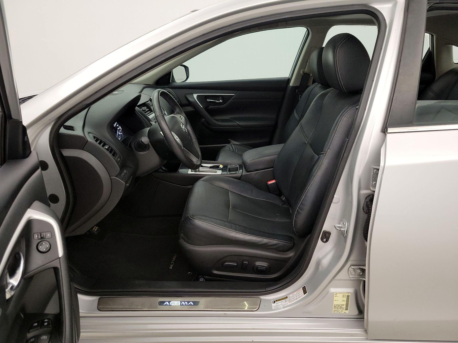 Thumbnail: 2016 Nissan Altima - 11