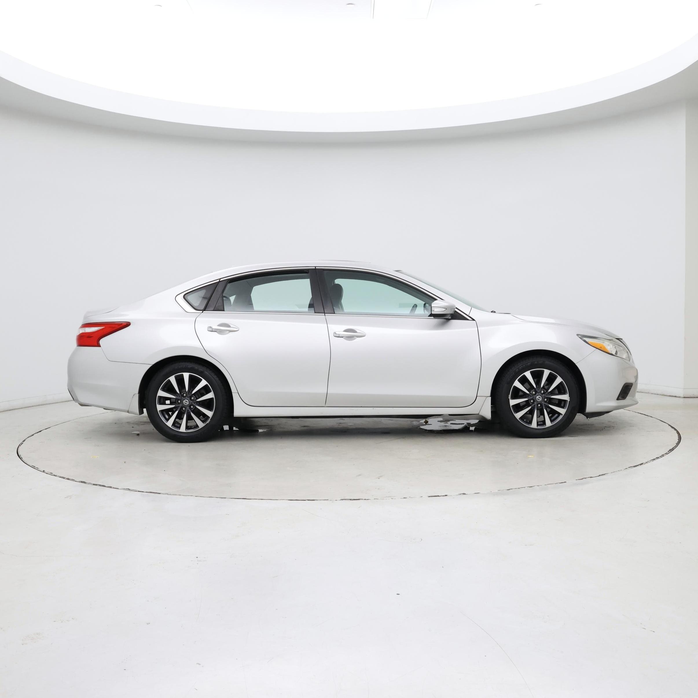 Thumbnail: 2016 Nissan Altima - 7