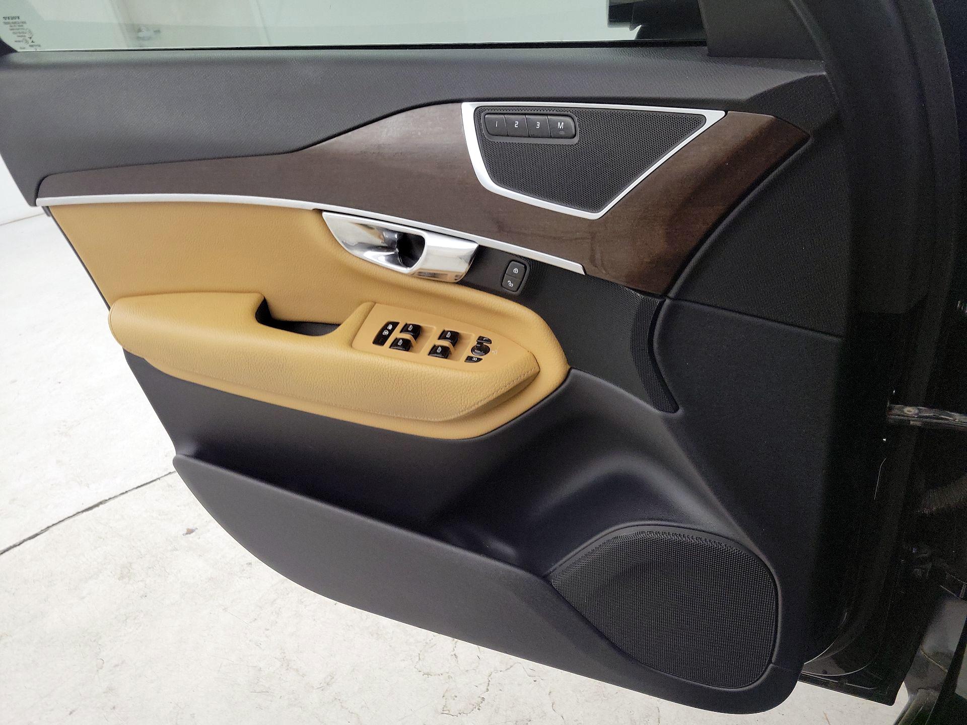 Thumbnail: 2016 Volvo XC90 - 12