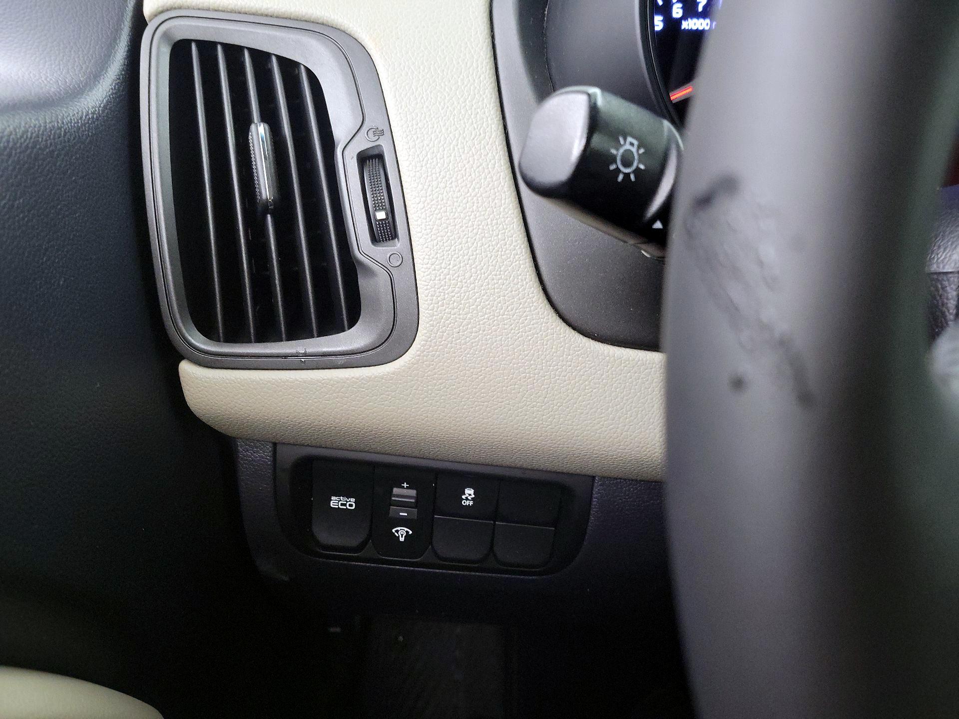 Thumbnail: 2013 Kia Rio - 13