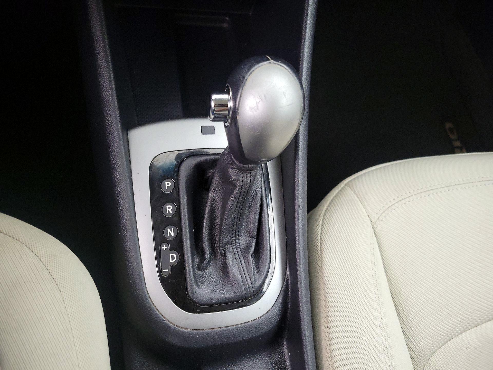 Thumbnail: 2013 Kia Rio - 17