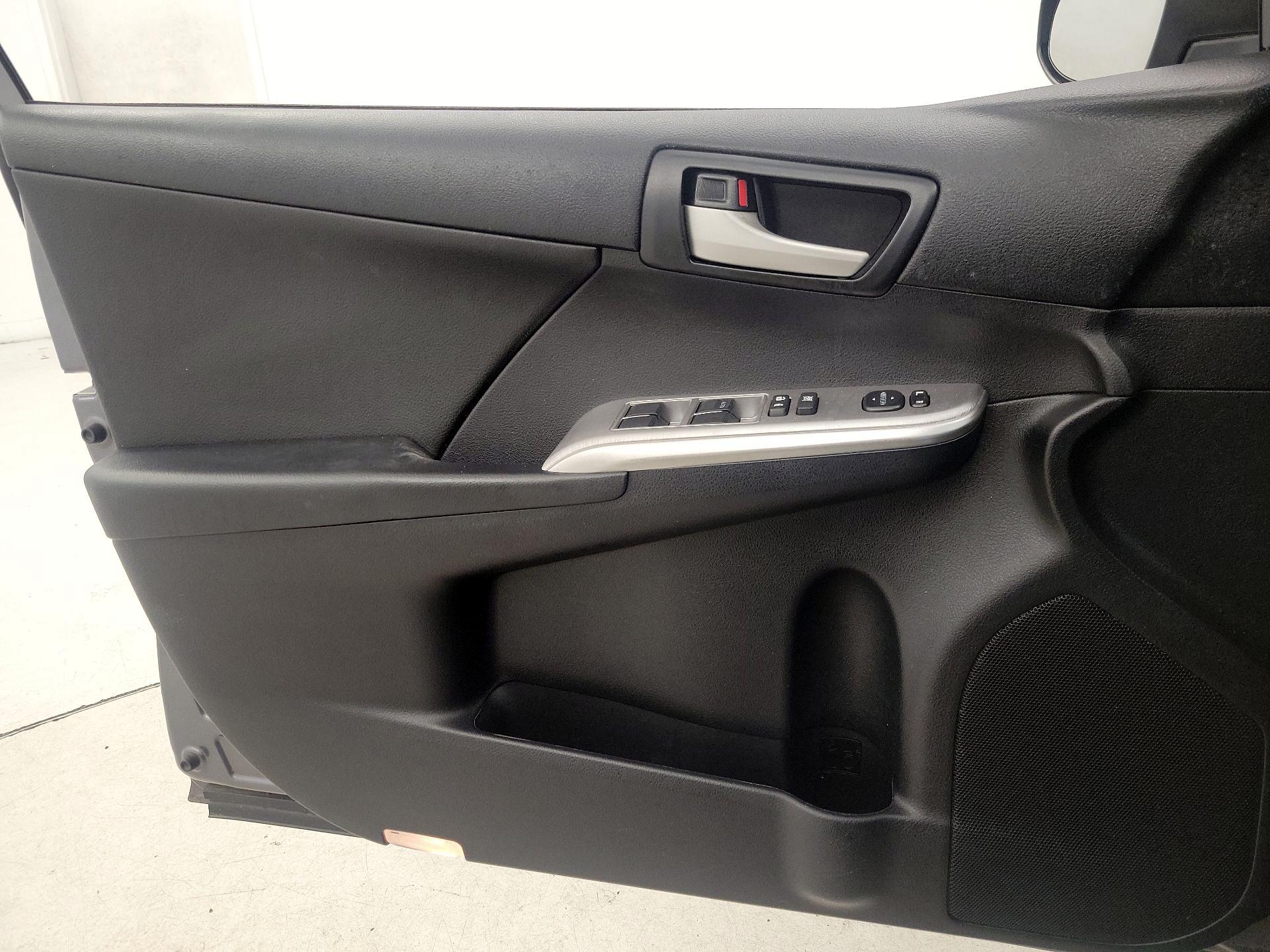 Thumbnail: 2014 Toyota Camry - 12