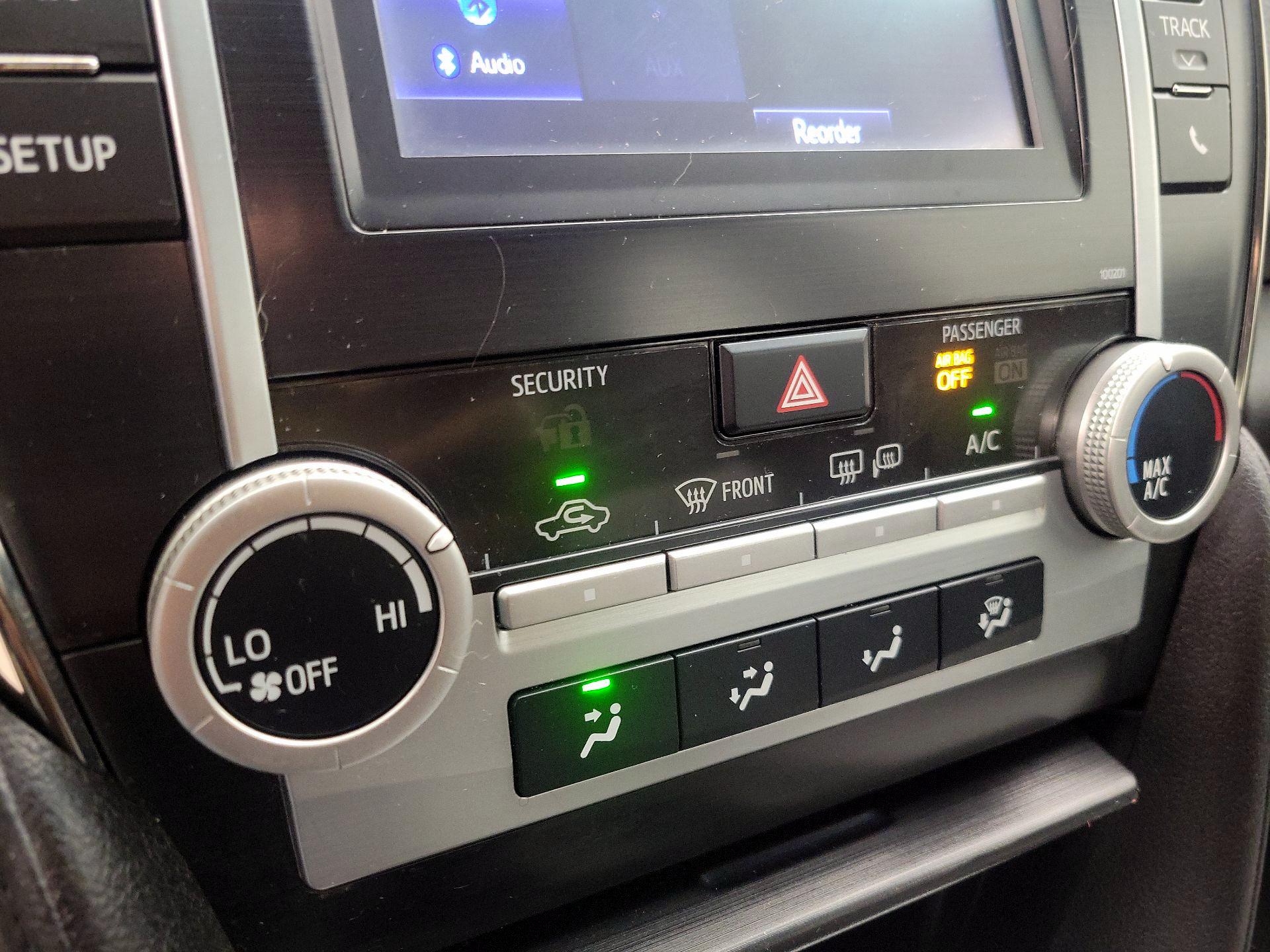Thumbnail: 2014 Toyota Camry - 16