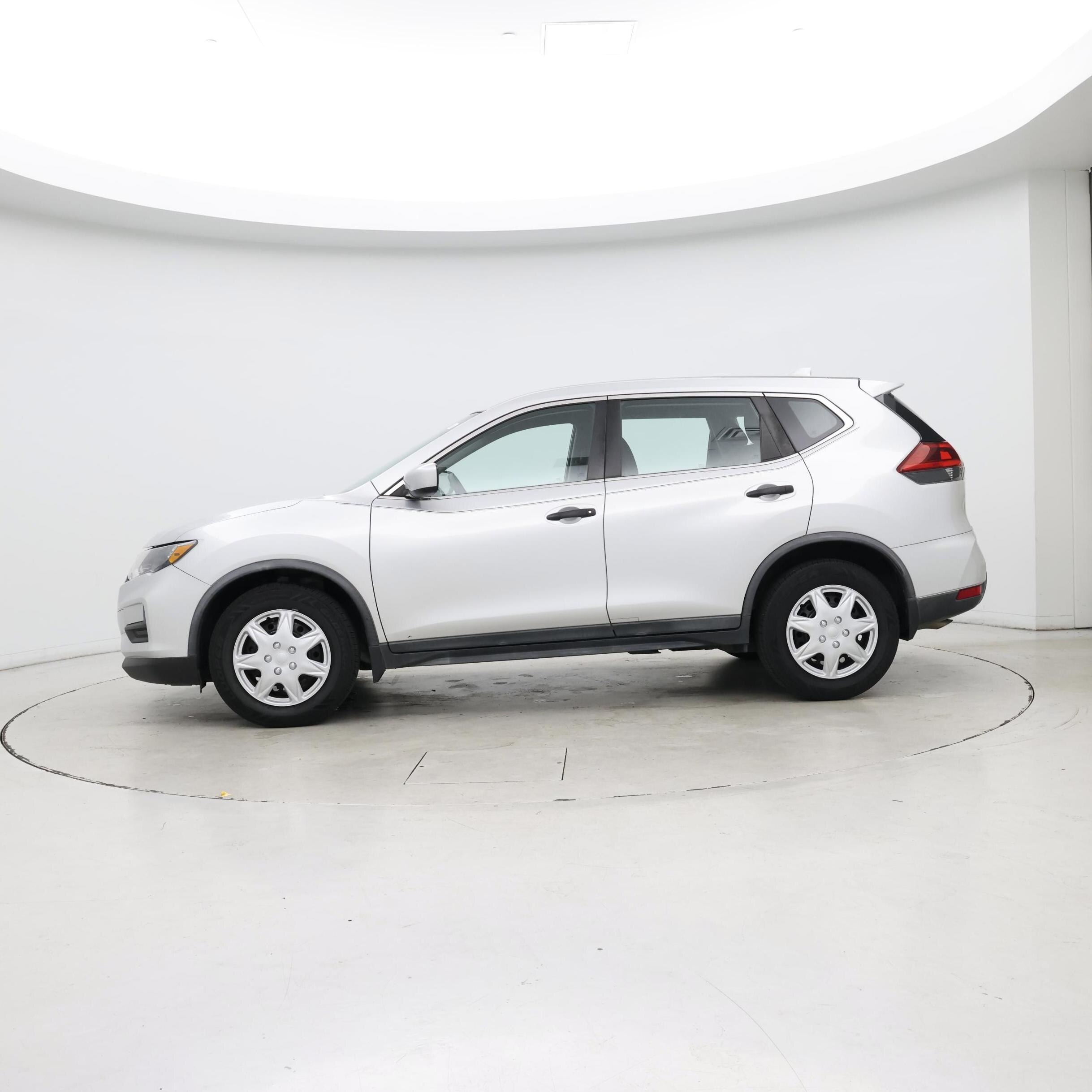 Thumbnail: 2018 Nissan Rogue - 3