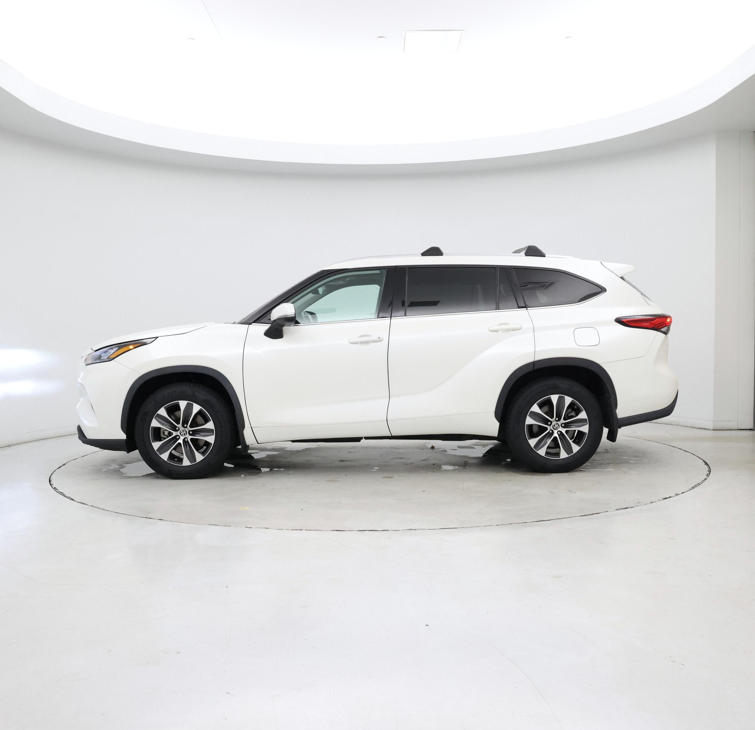 Thumbnail: 2020 Toyota Highlander - 3