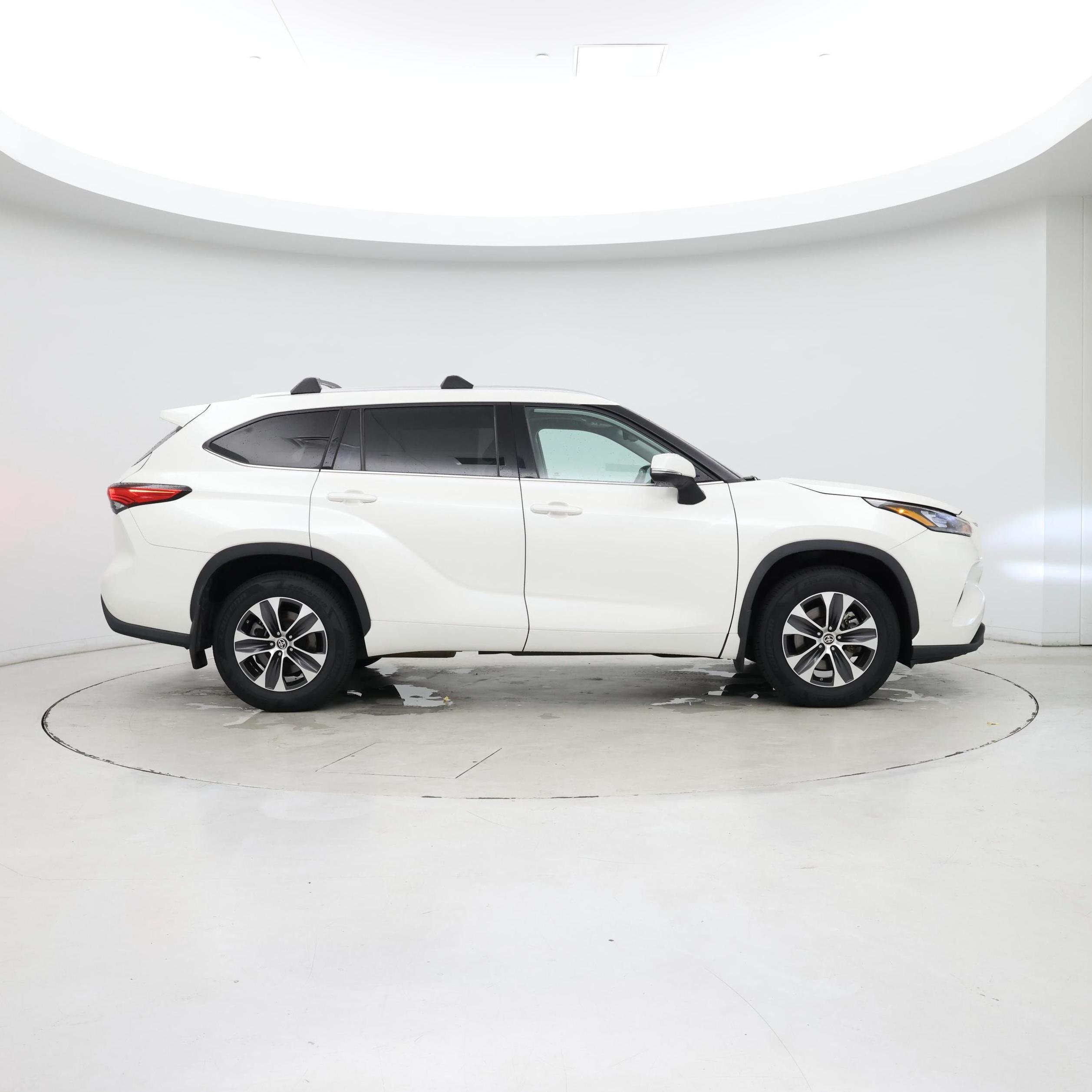 Thumbnail: 2020 Toyota Highlander - 7