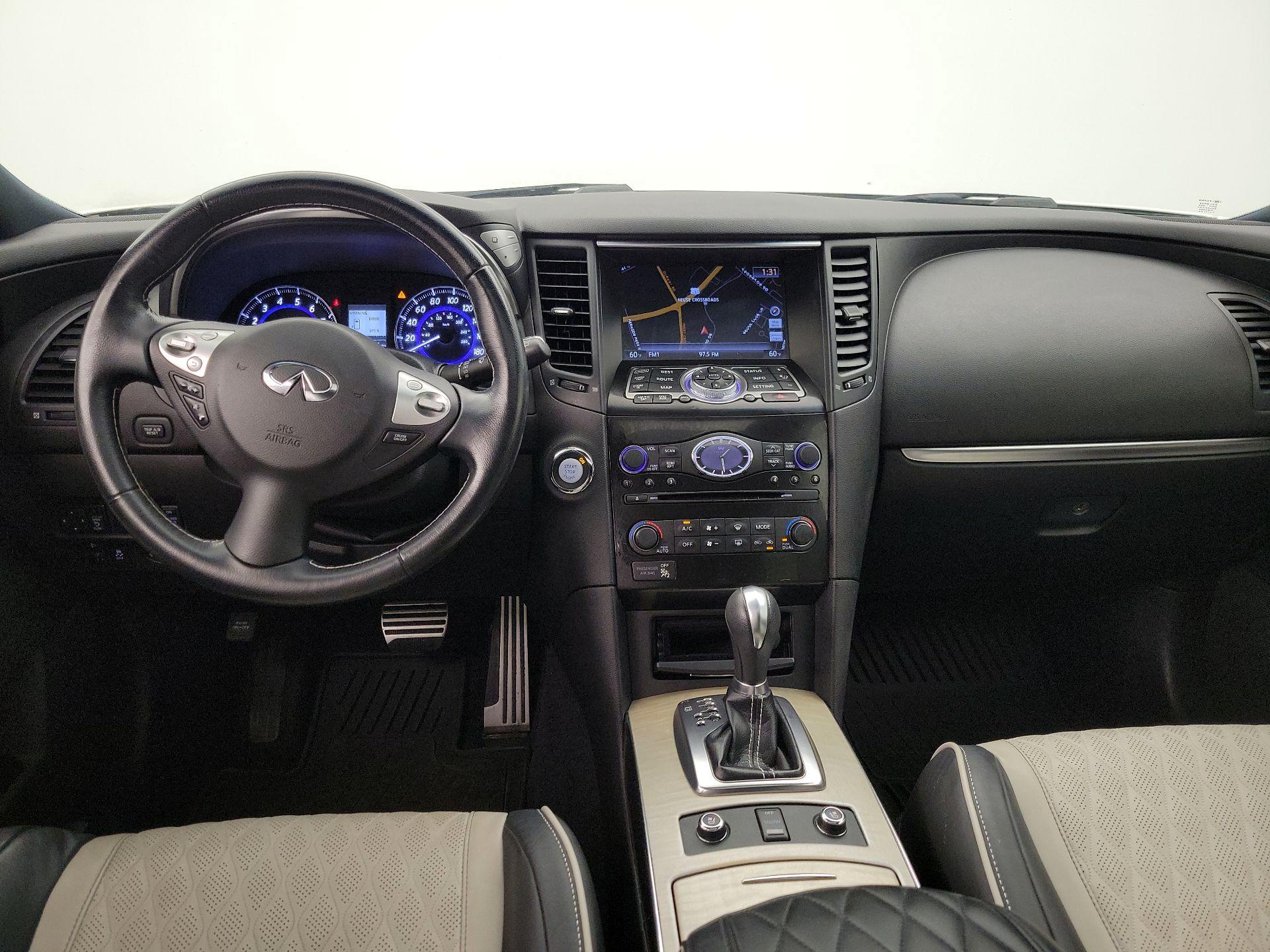 Thumbnail: 2017 INFINITI QX70 - 9