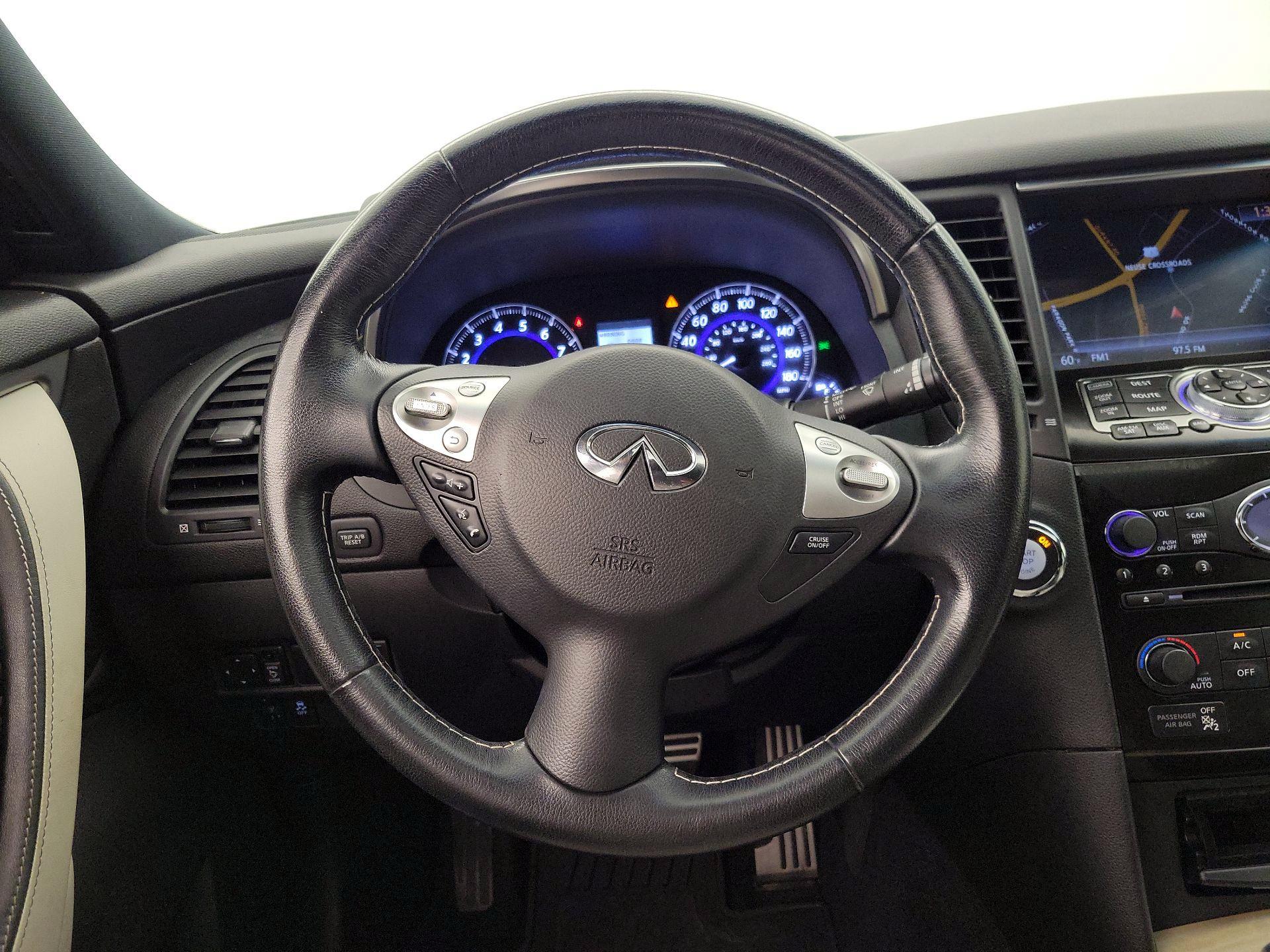 Thumbnail: 2017 INFINITI QX70 - 10