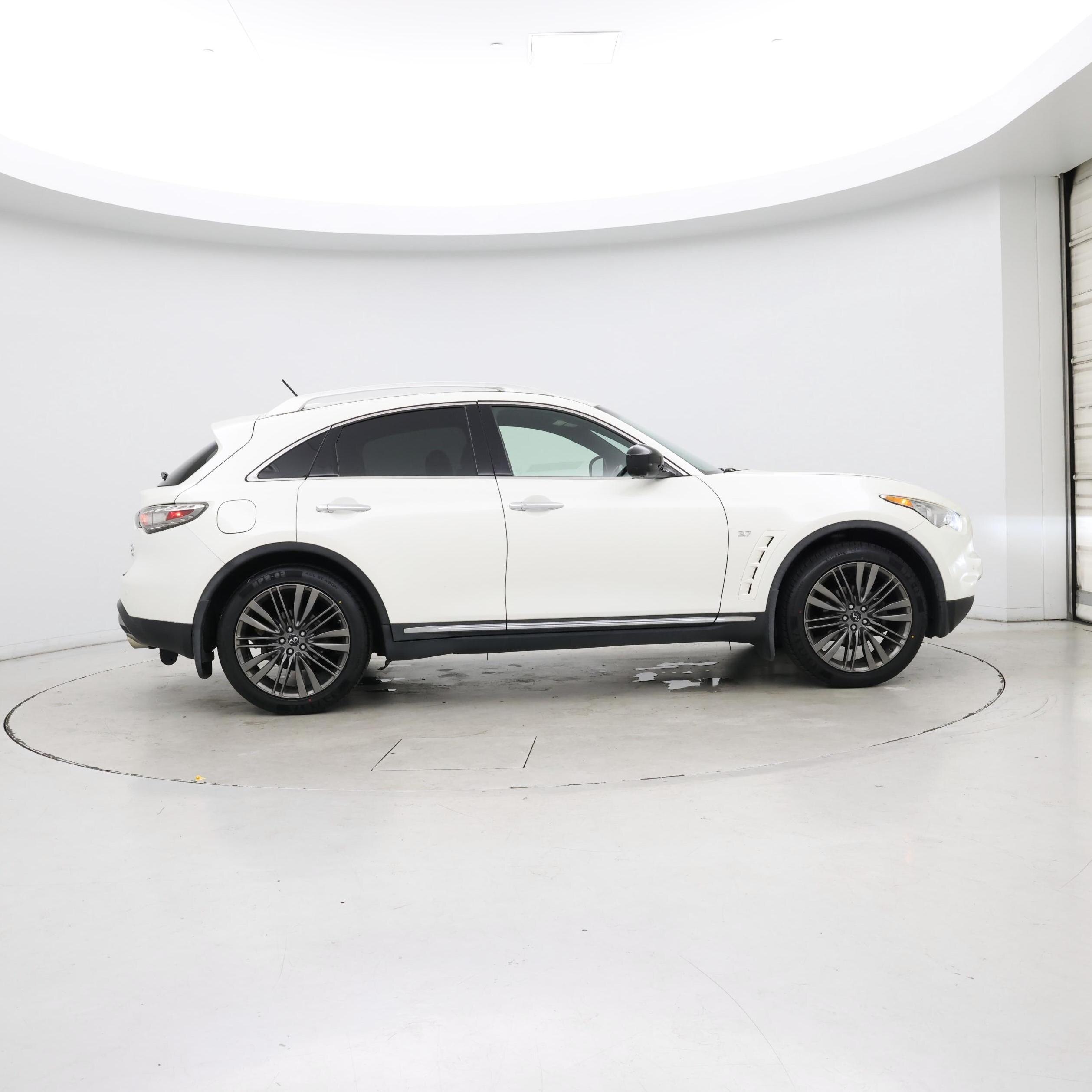 Thumbnail: 2017 INFINITI QX70 - 7