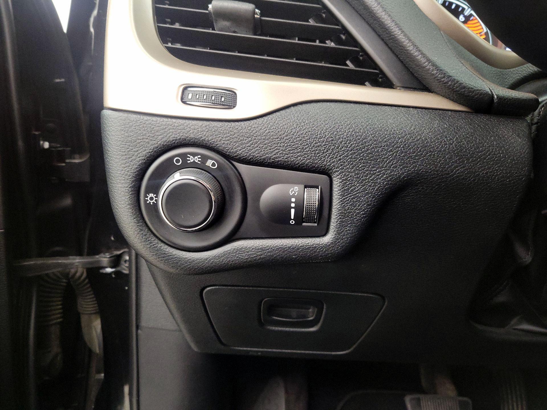 Thumbnail: 2016 Jeep Cherokee - 13