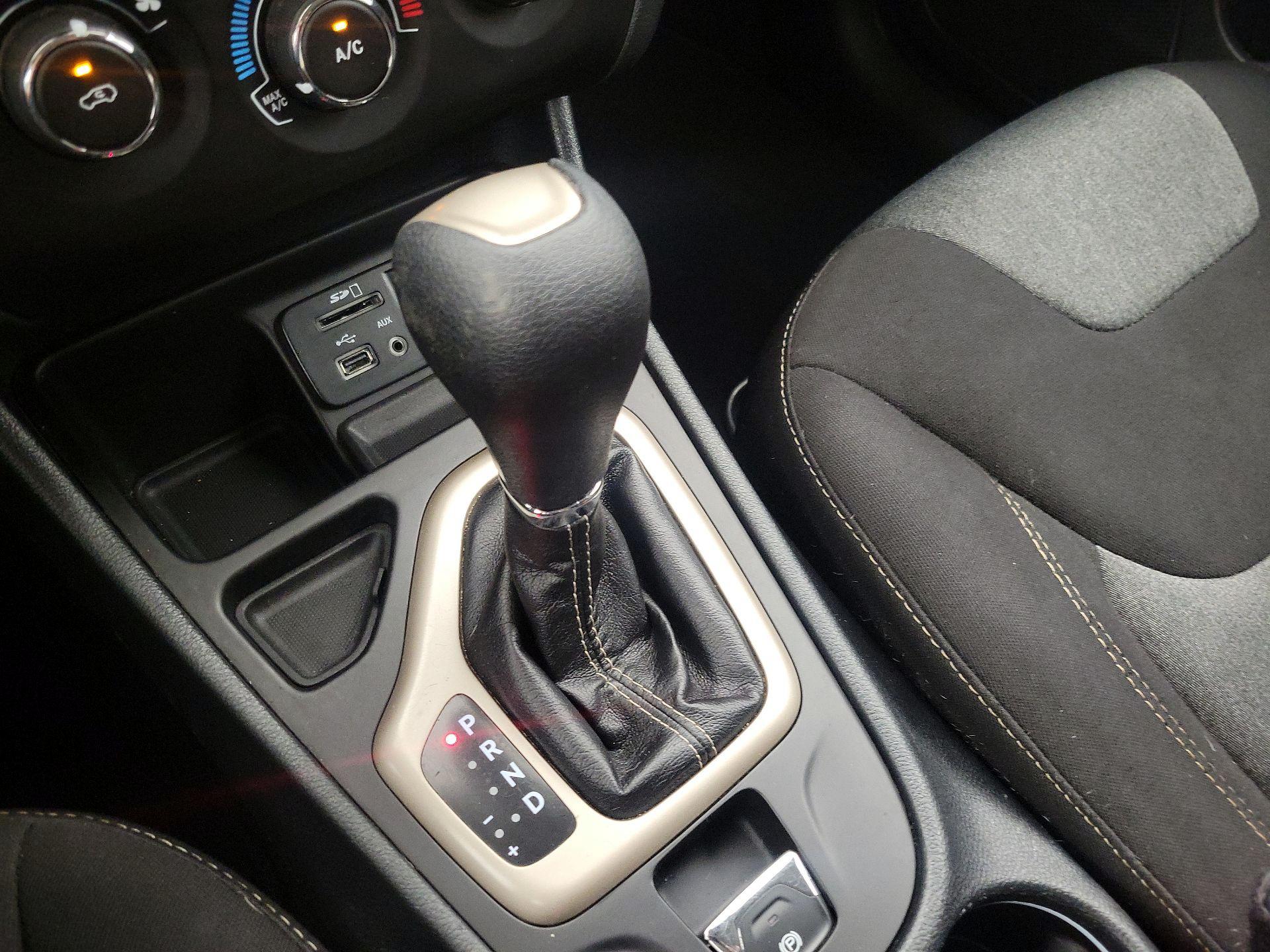 Thumbnail: 2016 Jeep Cherokee - 17