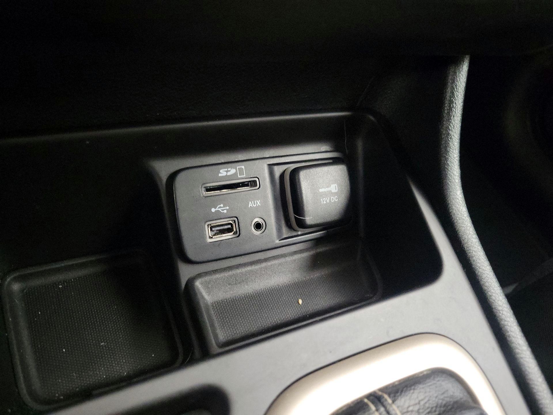 Thumbnail: 2016 Jeep Cherokee - 18
