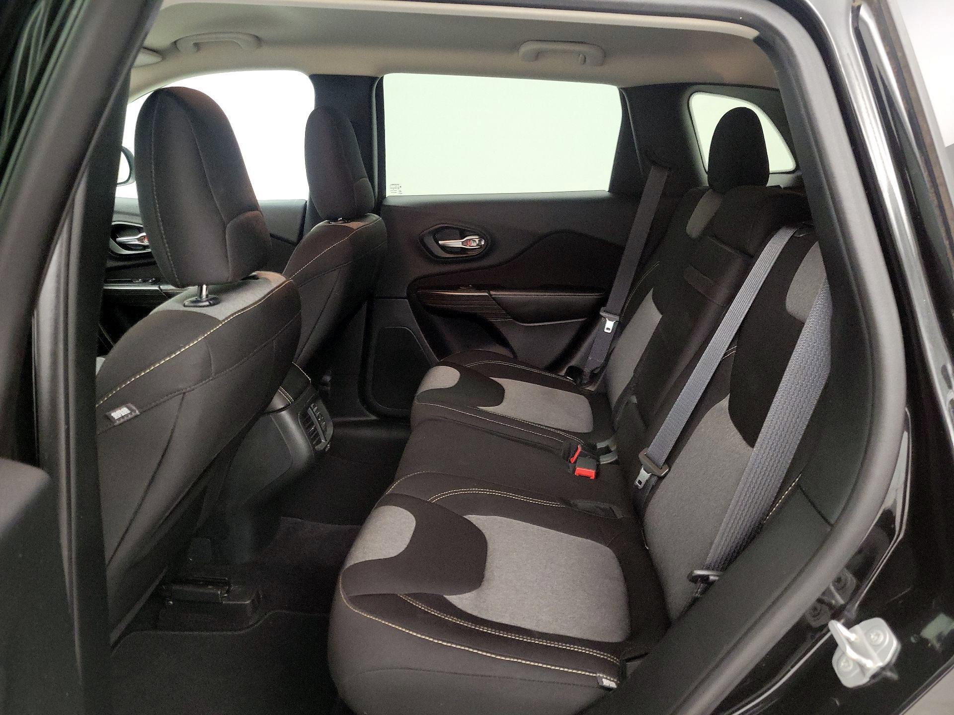 Thumbnail: 2016 Jeep Cherokee - 19