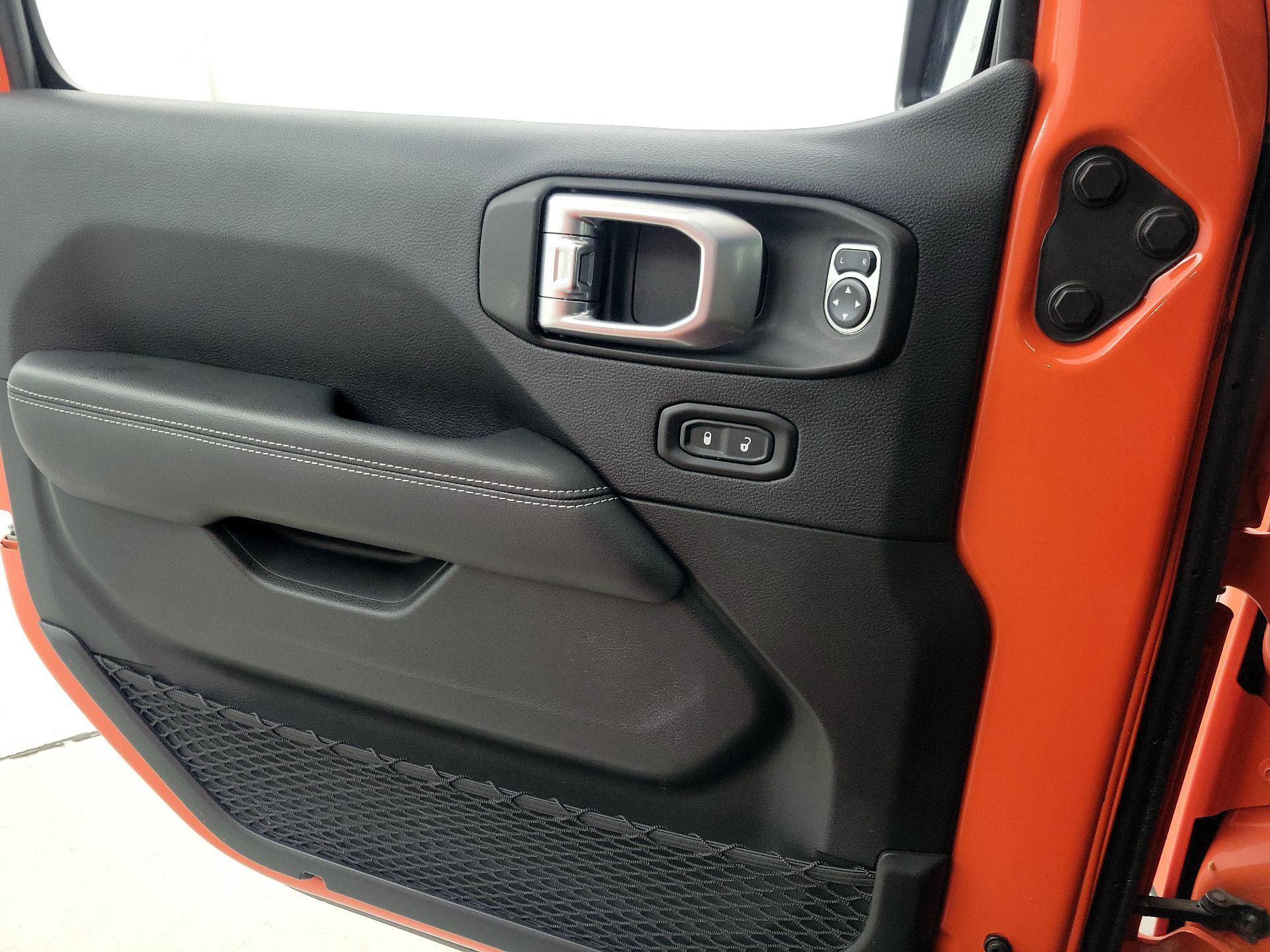Thumbnail: 2019 Jeep Wrangler - 12