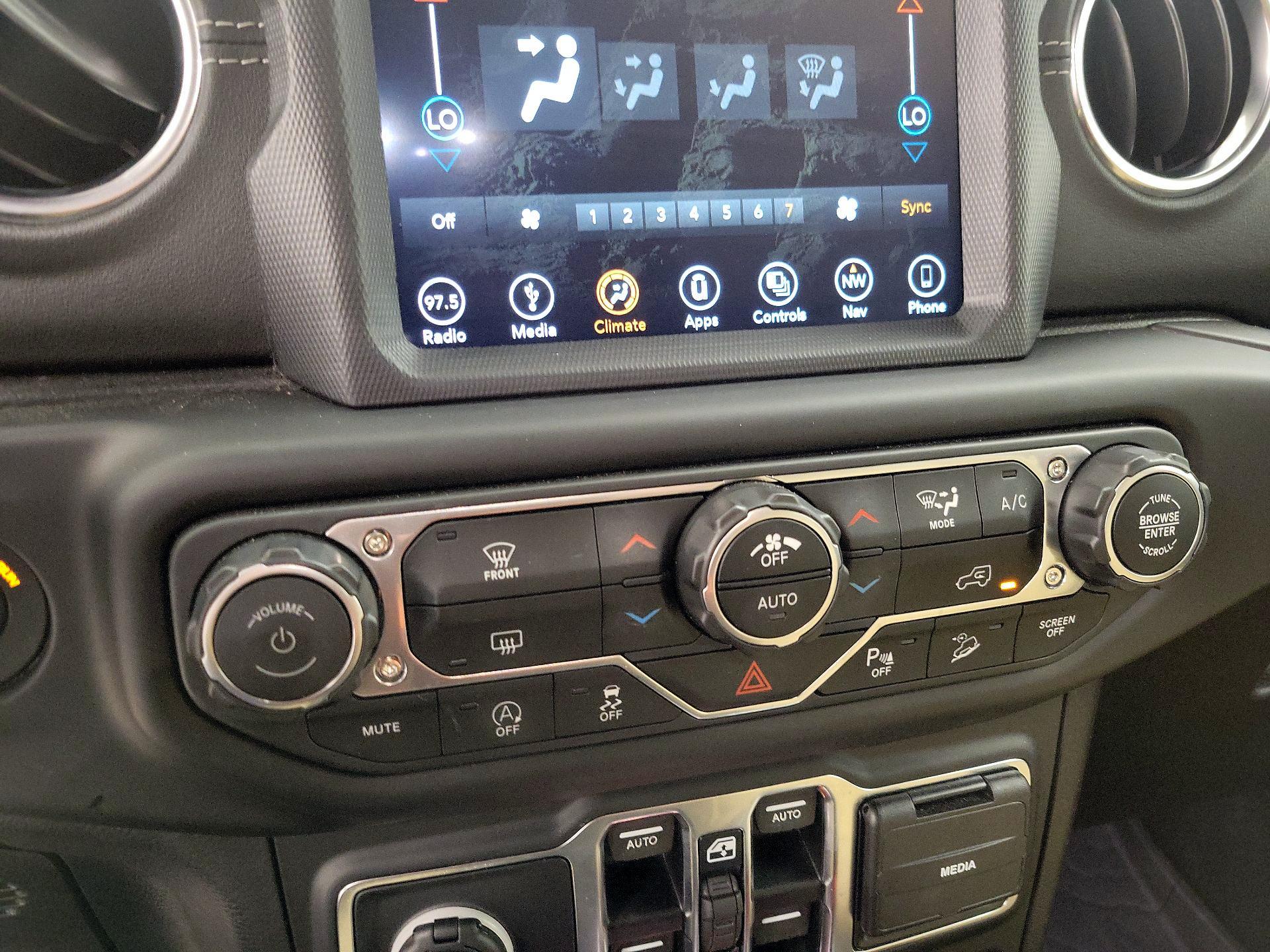 Thumbnail: 2019 Jeep Wrangler - 17