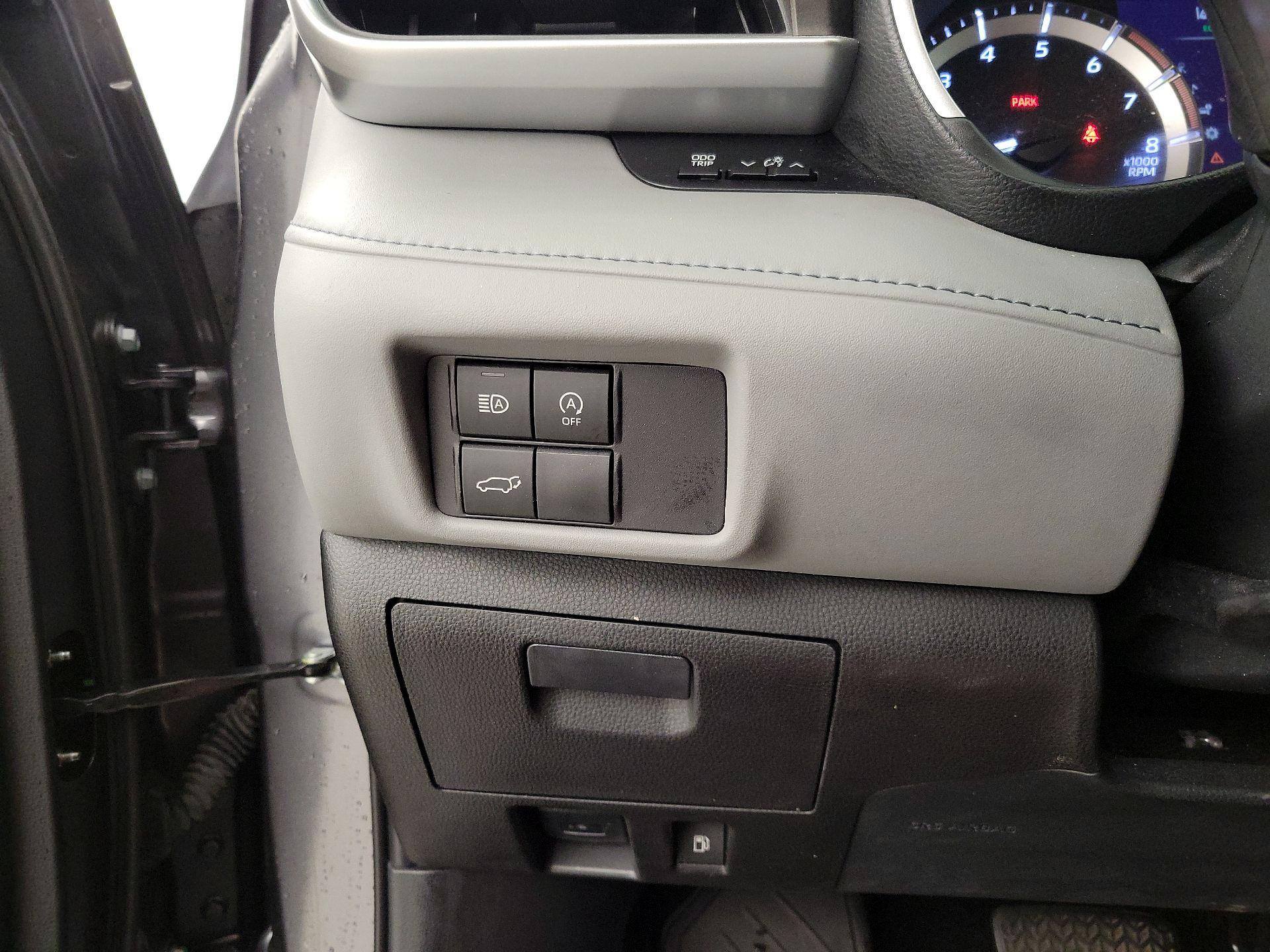 Thumbnail: 2023 Toyota Highlander - 13