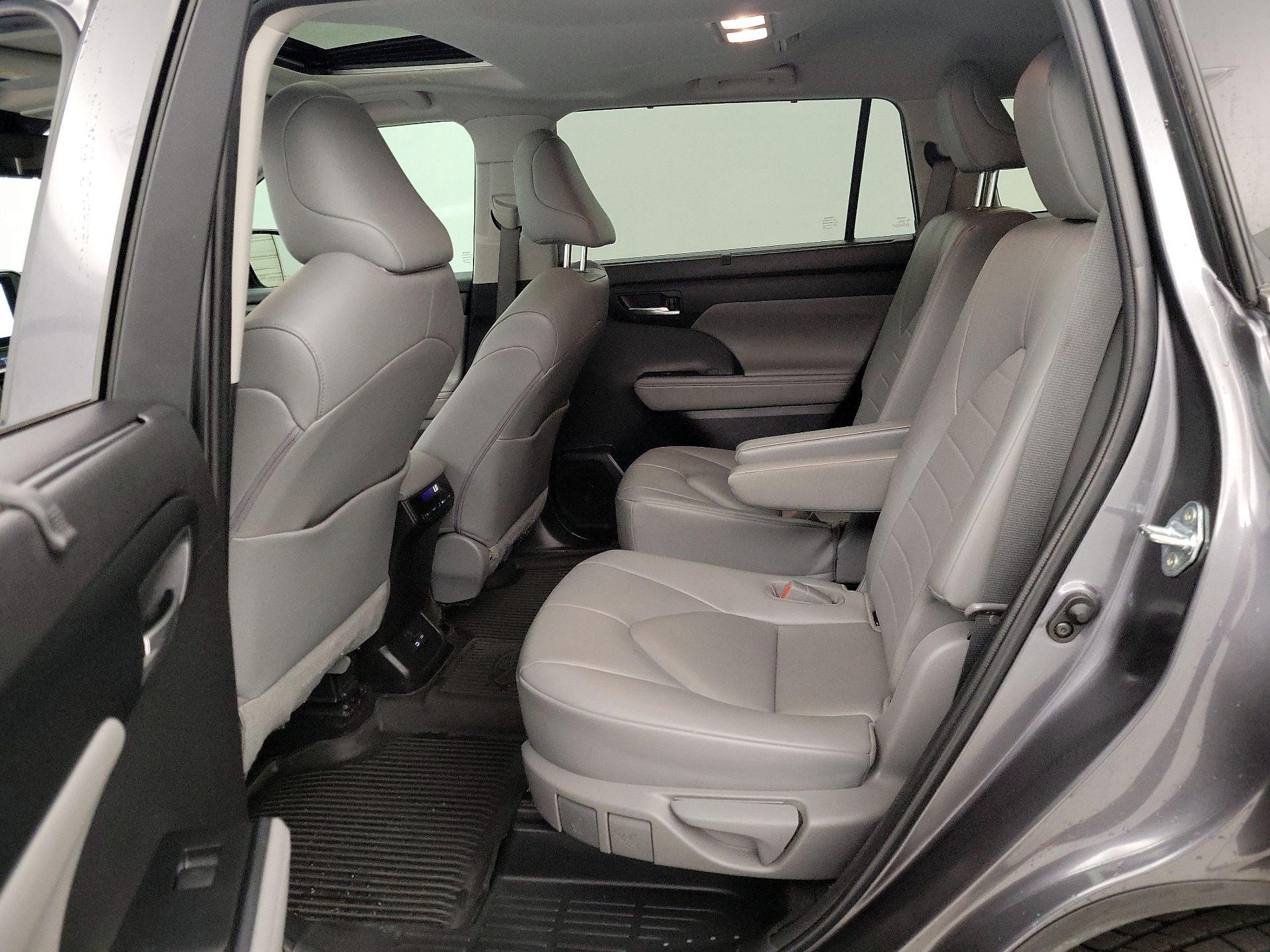 Thumbnail: 2023 Toyota Highlander - 20