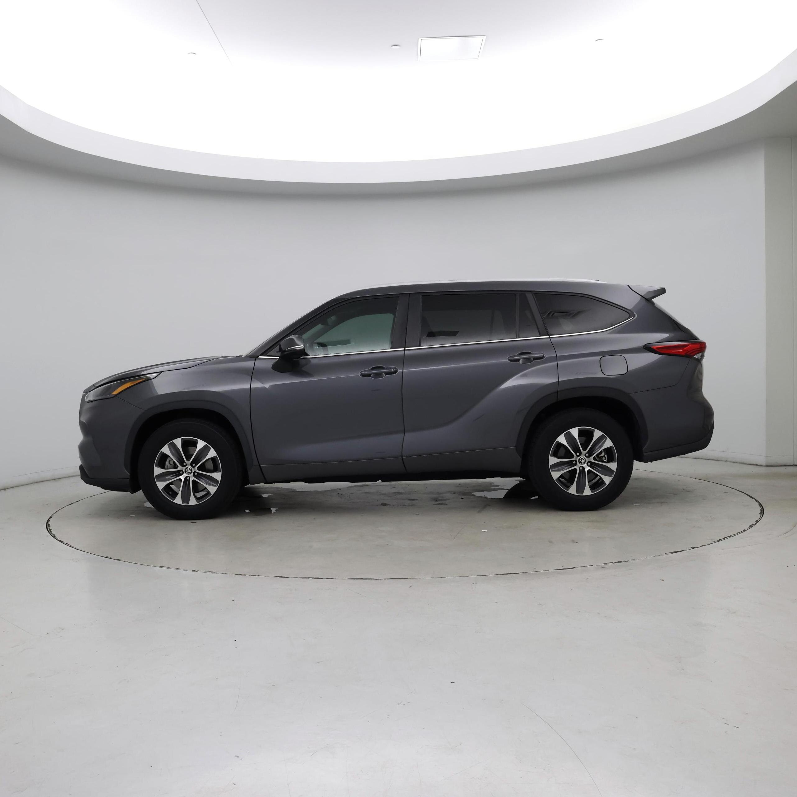 Thumbnail: 2023 Toyota Highlander - 3