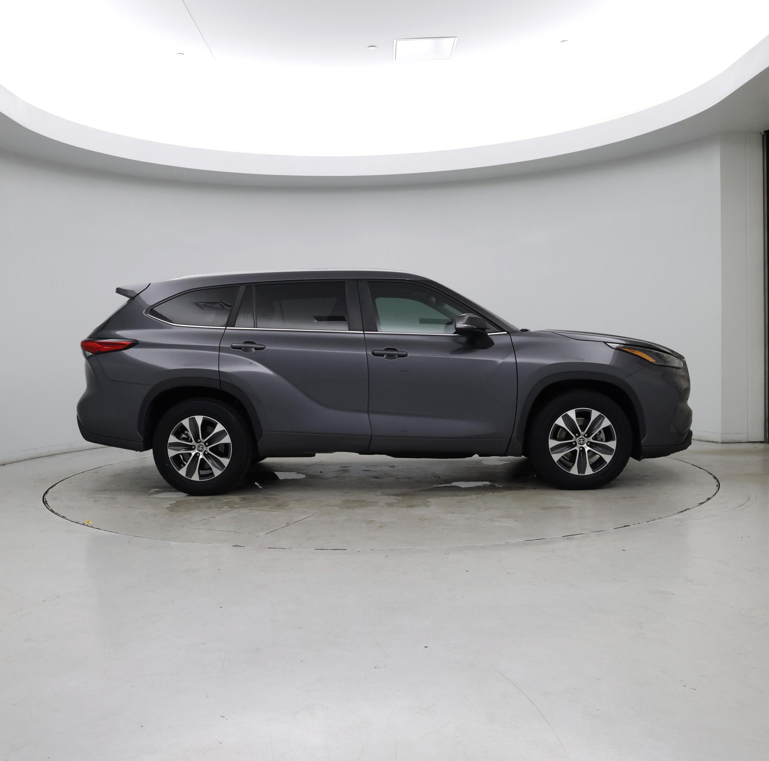 Thumbnail: 2023 Toyota Highlander - 7