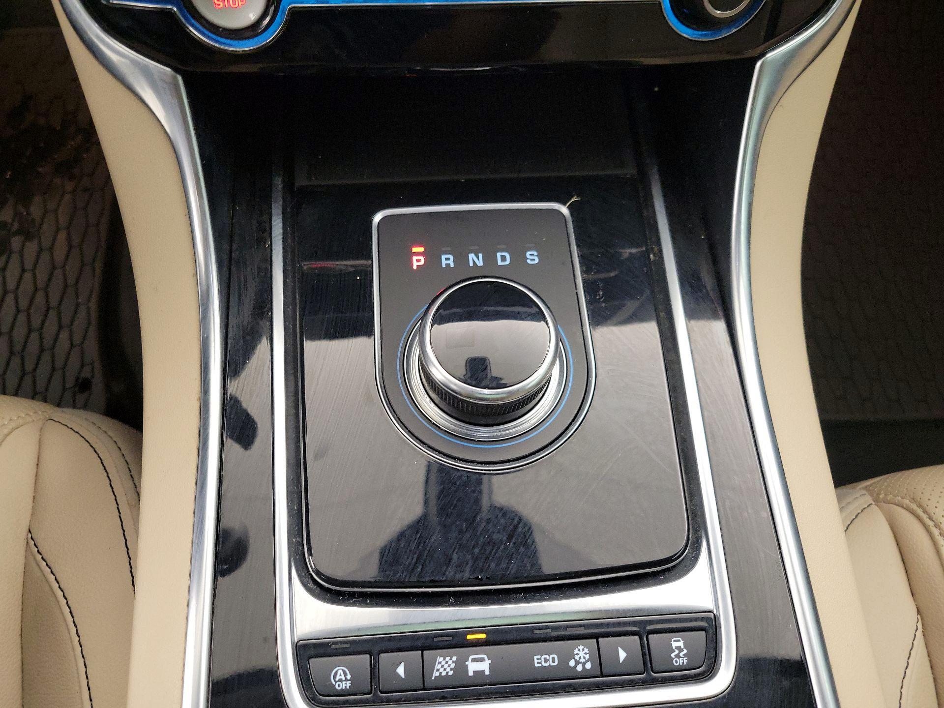 Thumbnail: 2019 Jaguar XE - 18