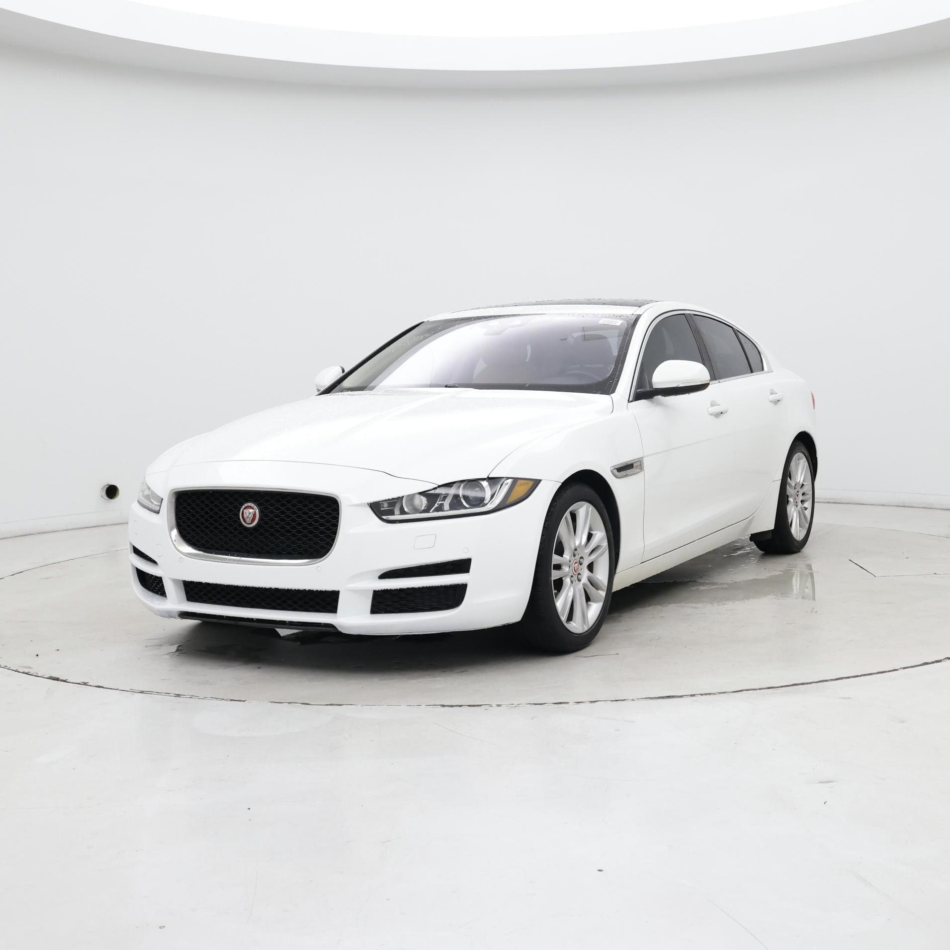 Thumbnail: 2019 Jaguar XE - 4