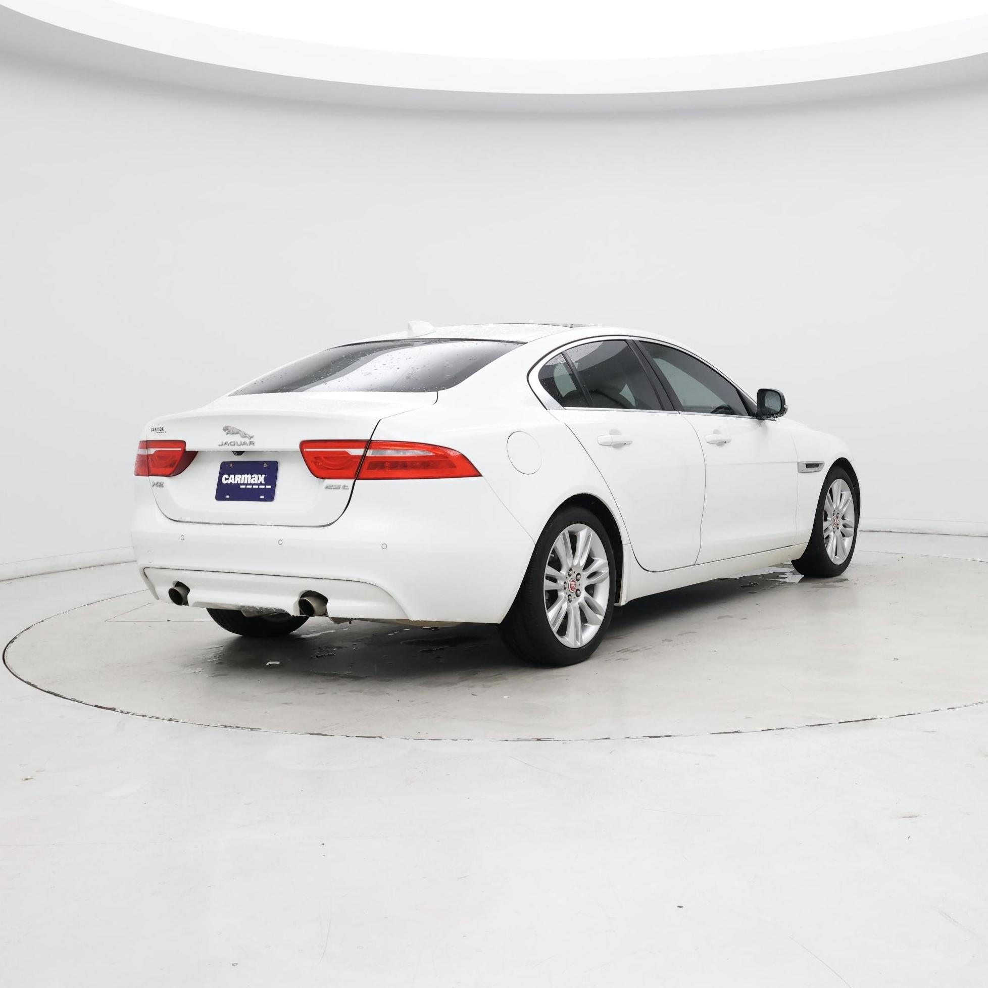 Thumbnail: 2019 Jaguar XE - 8