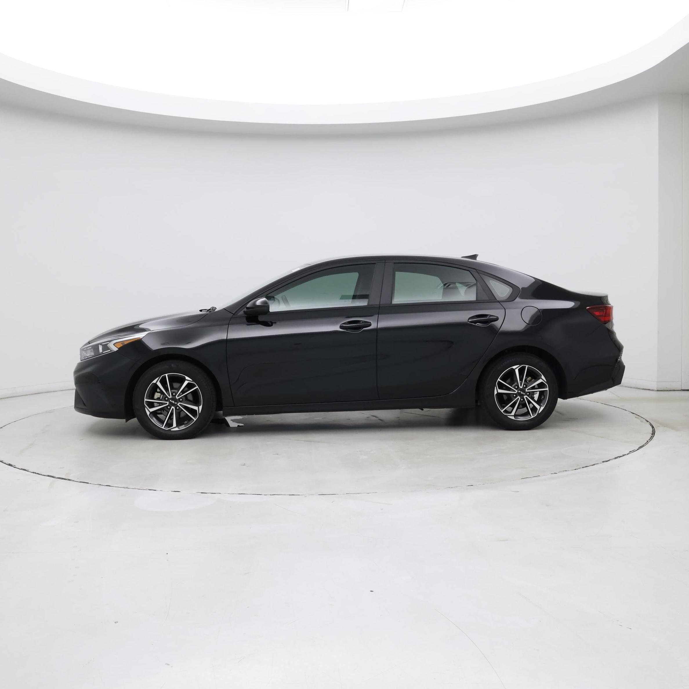 Thumbnail: 2022 Kia Forte - 3