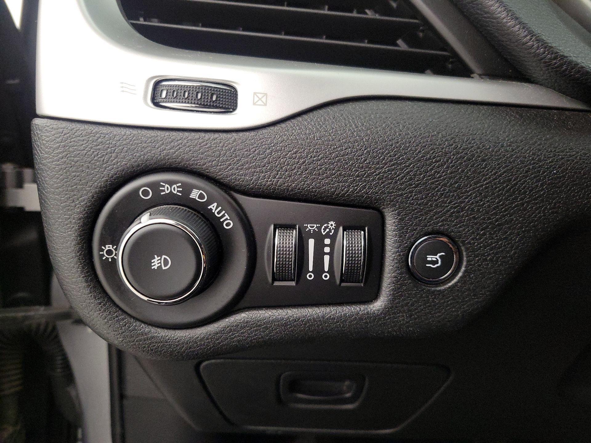 Thumbnail: 2015 Jeep Cherokee - 13
