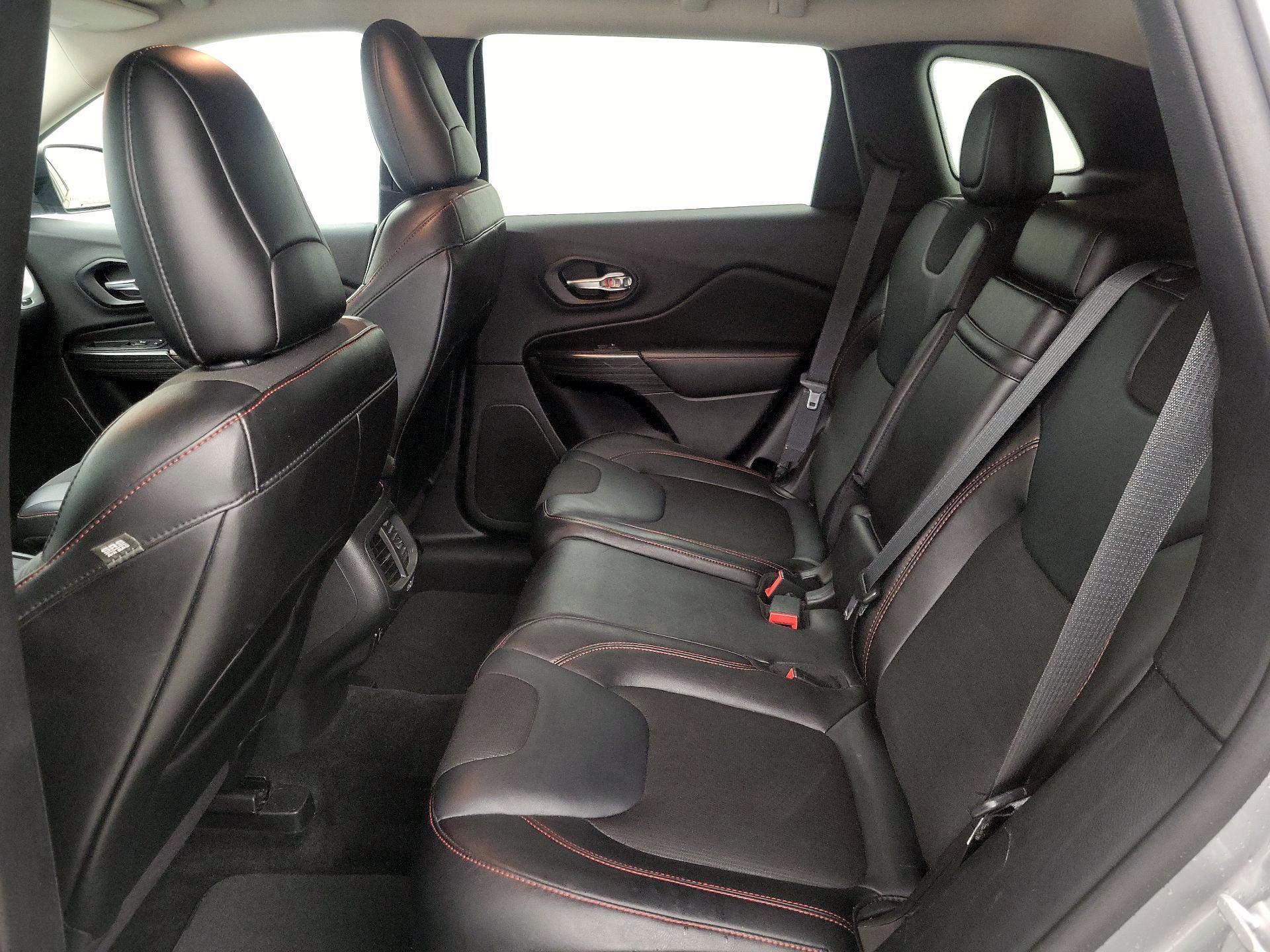 Thumbnail: 2015 Jeep Cherokee - 19