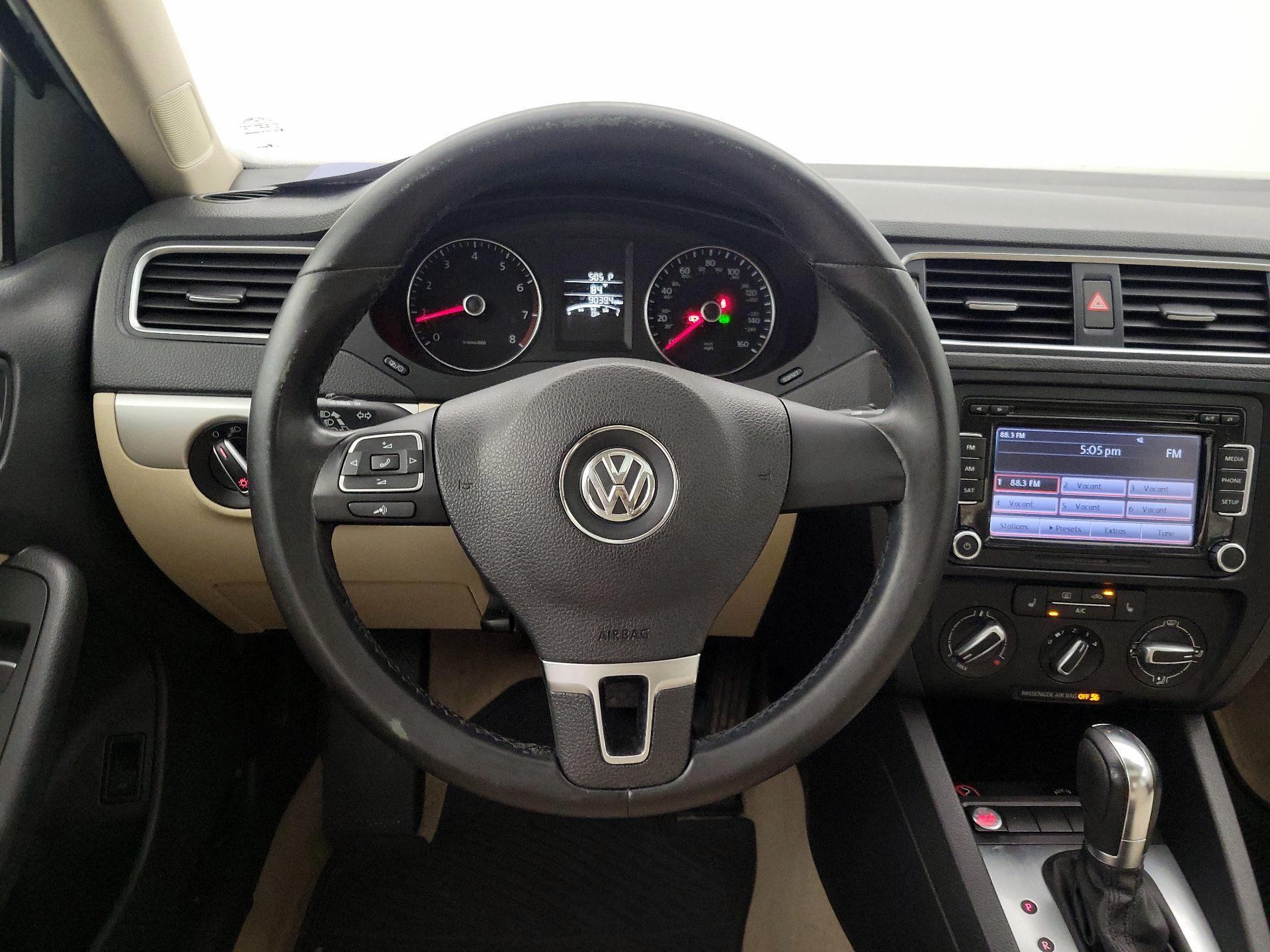 Thumbnail: 2014 Volkswagen Jetta - 10