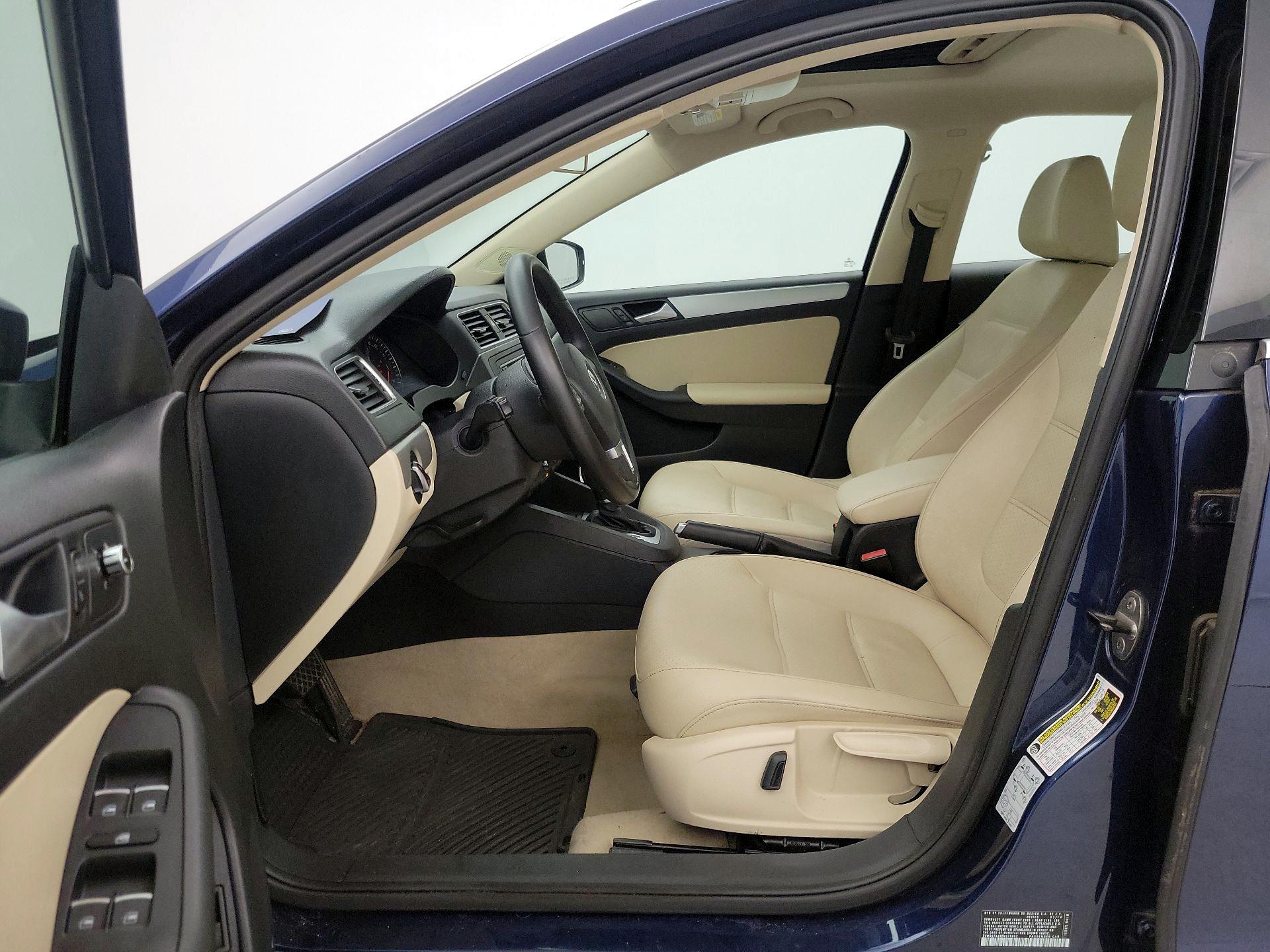 Thumbnail: 2014 Volkswagen Jetta - 11