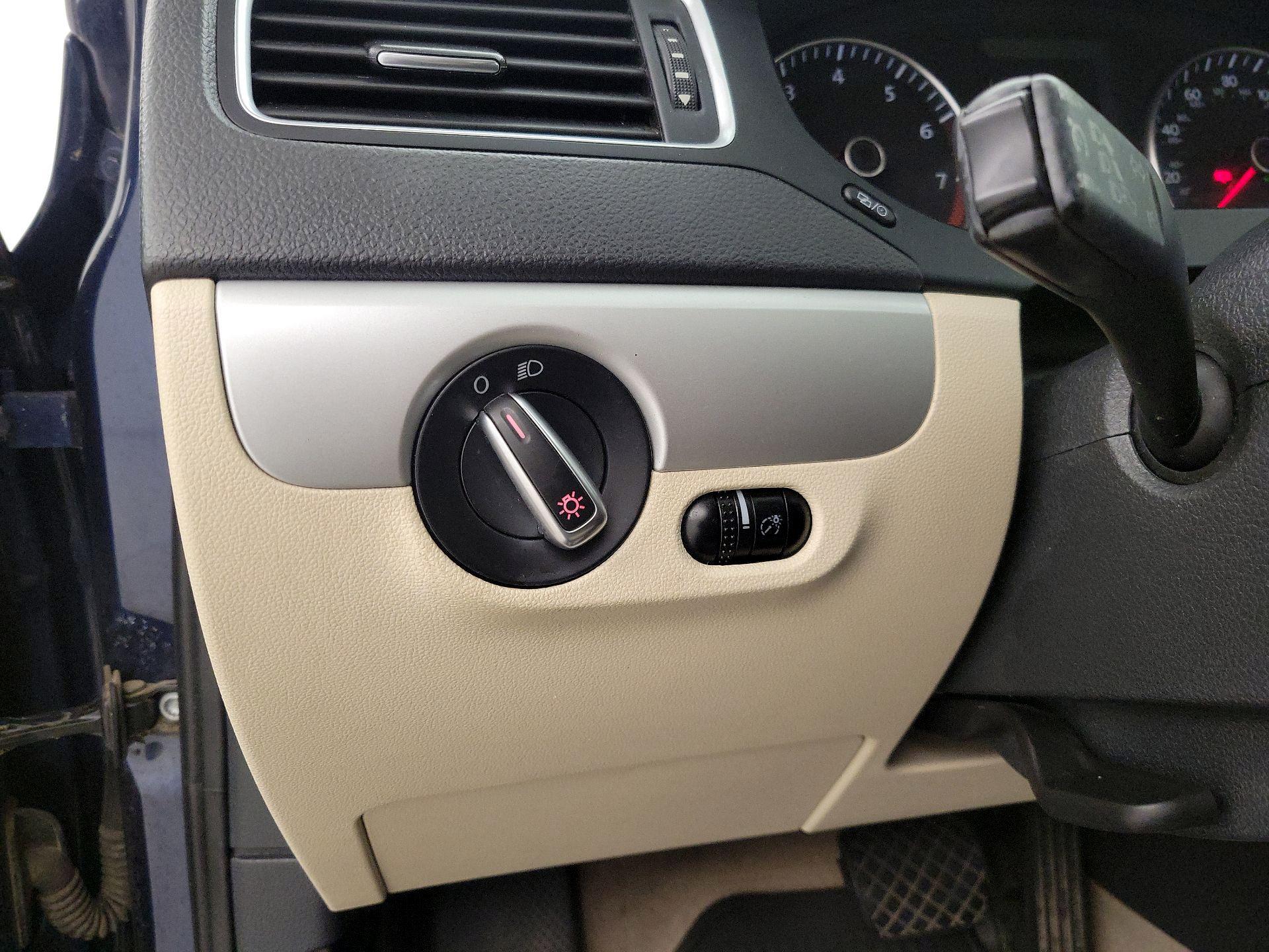 Thumbnail: 2014 Volkswagen Jetta - 13