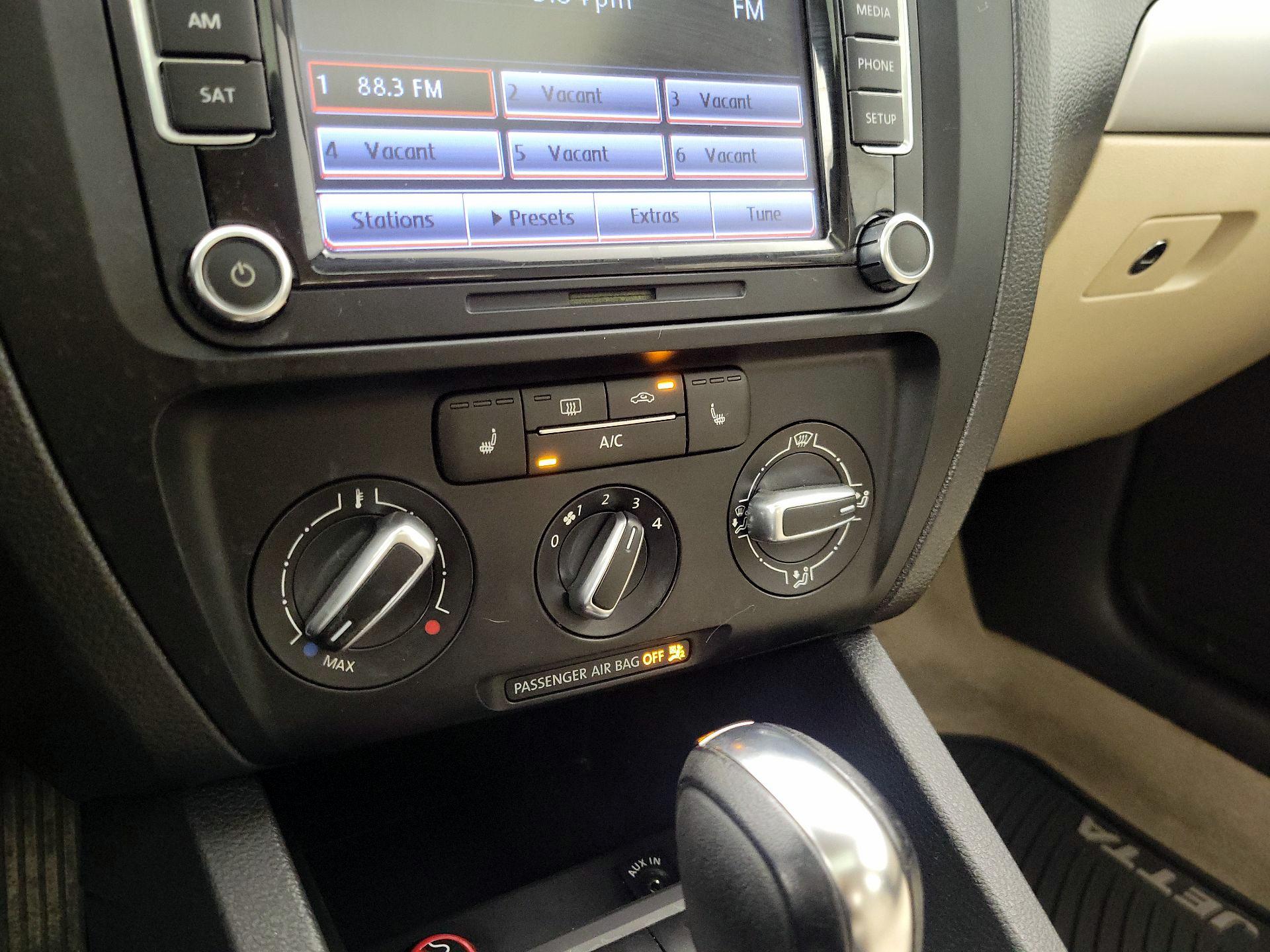 Thumbnail: 2014 Volkswagen Jetta - 15