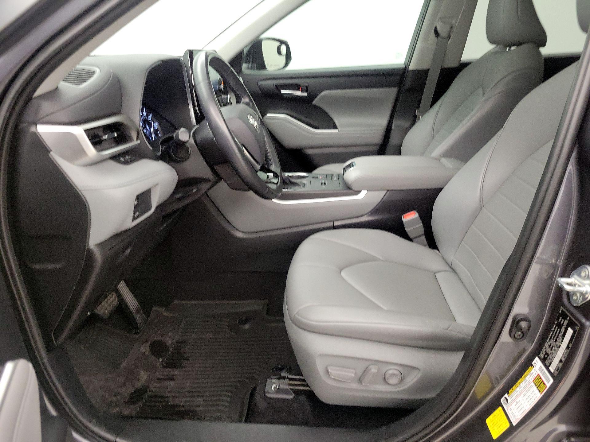Thumbnail: 2021 Toyota Highlander - 11