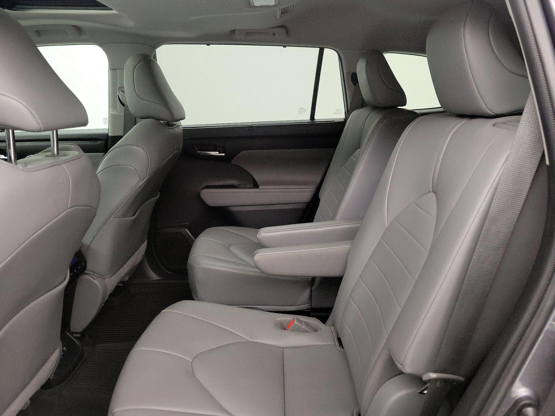 Thumbnail: 2021 Toyota Highlander - 20